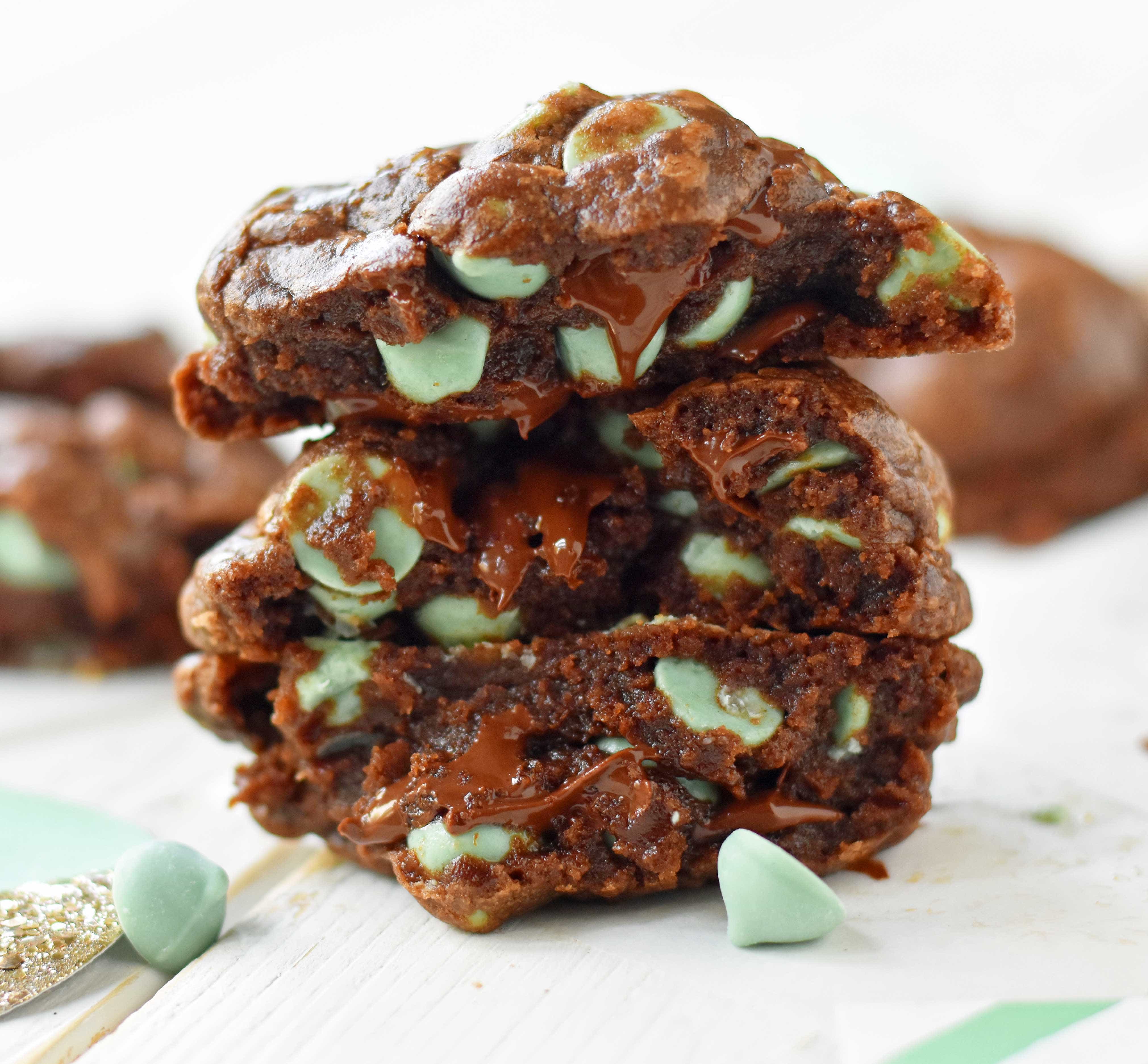 Chocolate Mint Chip Cookies are made with a rich chewy double chocolate cookie with silky smooth mint chips. A perfect chocolate mint cookie! www.modernhoney.com