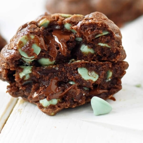 Chocolate Mint Chip Cookies are made with a rich chewy double chocolate cookie with silky smooth mint chips. A perfect chocolate mint cookie! www.modernhoney.com