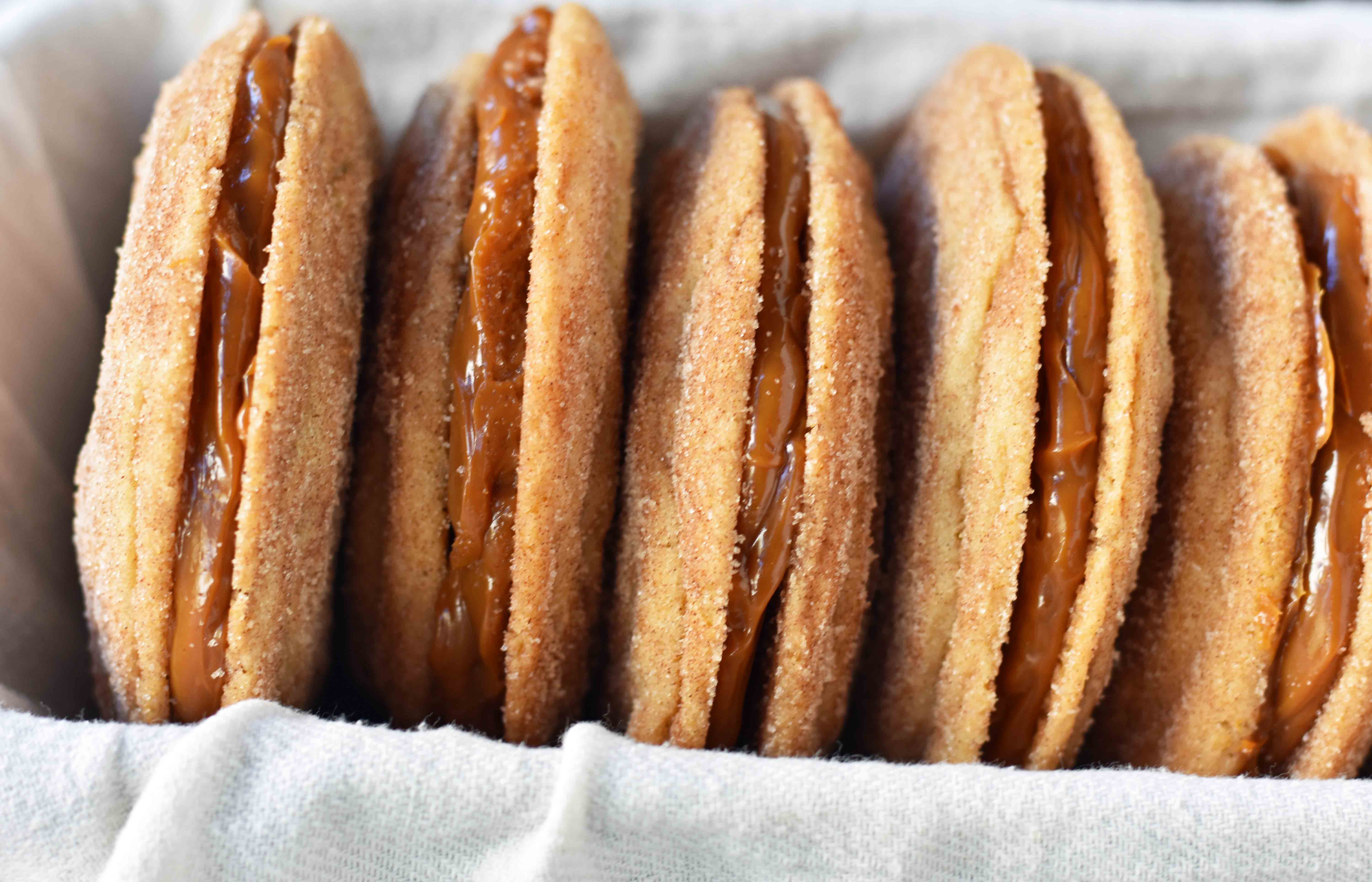 Dulce de Leche Cinnamon Sandwich Cookies. Cinnamon sugar snickerdoodles cookies stuffed with buttery dulce de leche caramel. A cinnamon sugar caramel cookie. www.modernhoney.com 