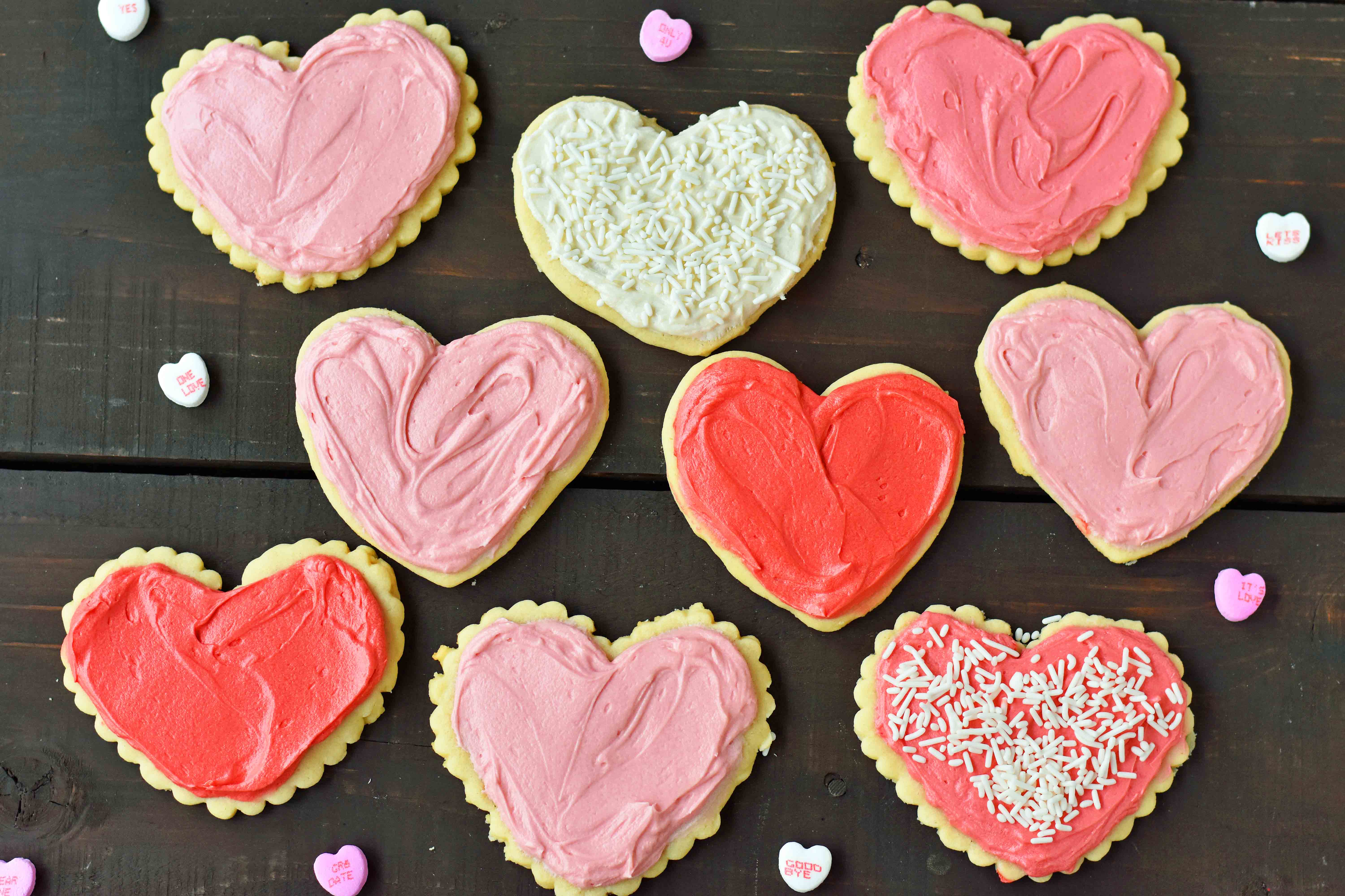 Soft Chewy Sugar Cookies. The best sugar cookie recipe. How to make the perfect sugar cookie. Chewy sugar cookie with sweet buttercream frosting. www.modernhoney.com