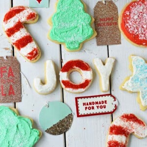 Soft Sugar Christmas Cookies. How to make the best sugar cookies with buttercream frosting. Sugar cookies with secret ingredient. Christmas Sugar Cookies Recipe. www.modernhoney.com