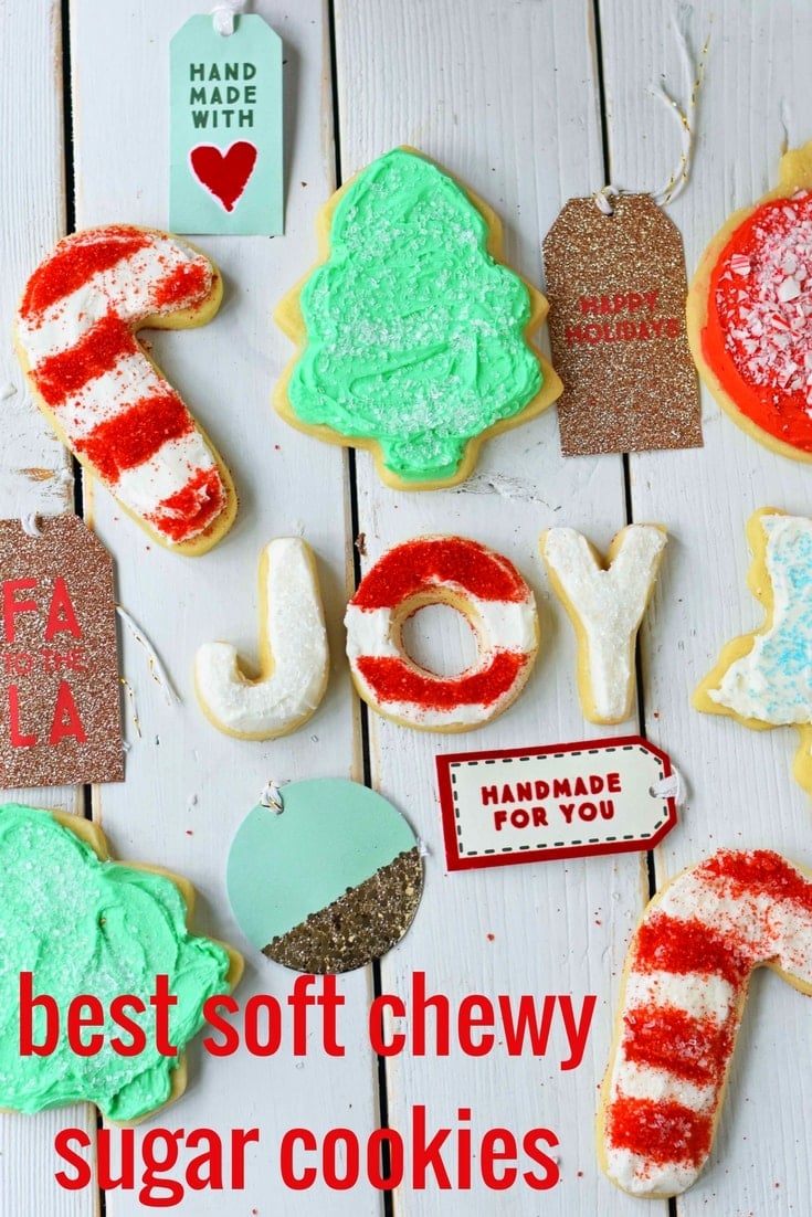 Best Soft Chewy Sugar Cookies. Simple homemade sugar cookies with sweet buttercream frosting. The perfect Christmas frosted sugar cookie. www.modernhoney.com