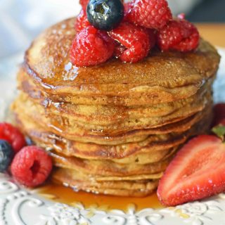 Protein Pancakes Recipe. How to make healthy protein pancakes with collagen. Protein banana pancakes are gluten-free and dairy-free. Gluten-free protein pancakes are so delicious and healthy! www.modernhoney.com