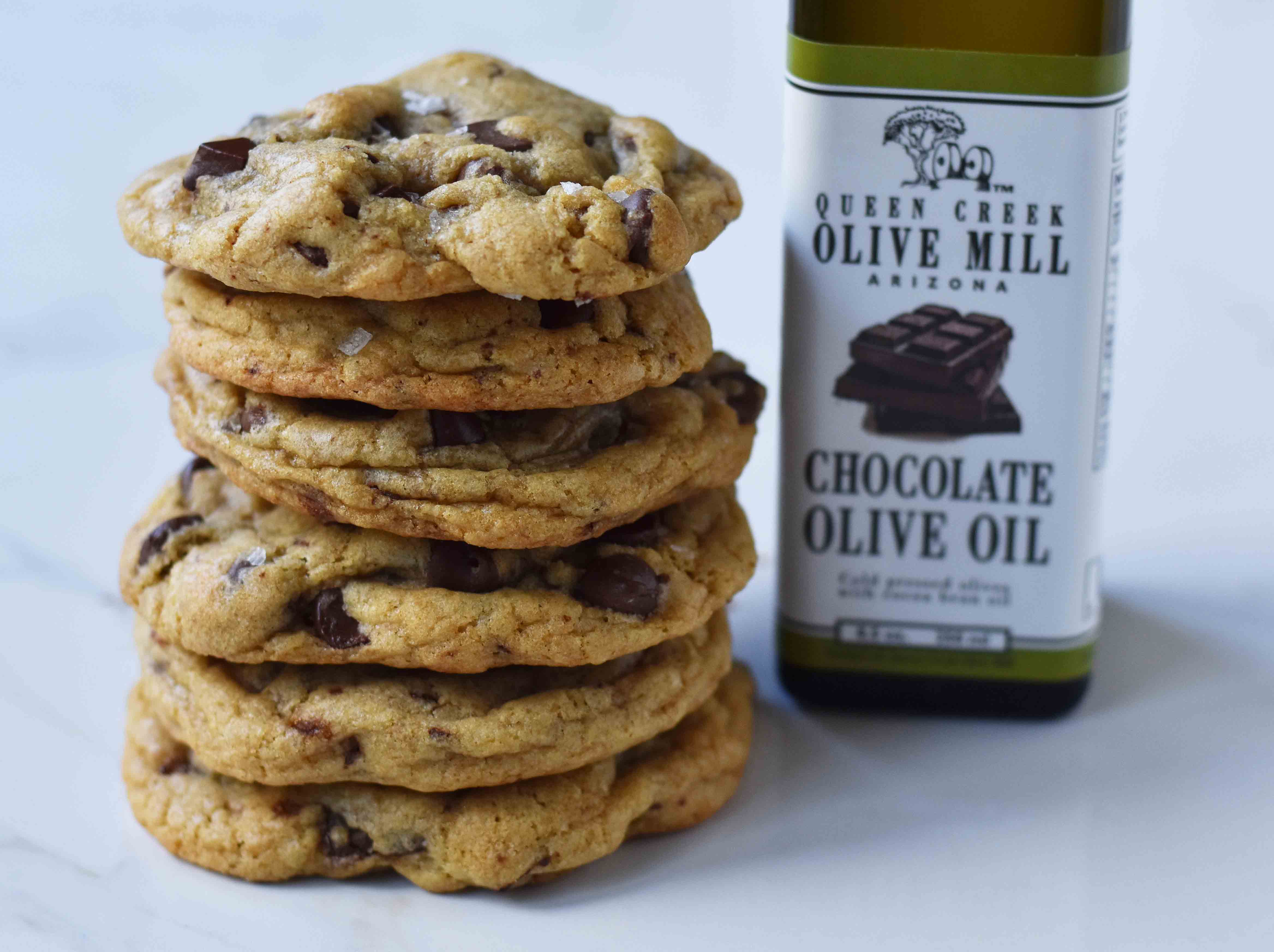 Dark Chocolate Chunk Olive Oil Cookies. Chewy and crispy chocolate chip cookies made with olive oil and butter. The perfect chocolate chip cookie with oil. www.modernhoney.com