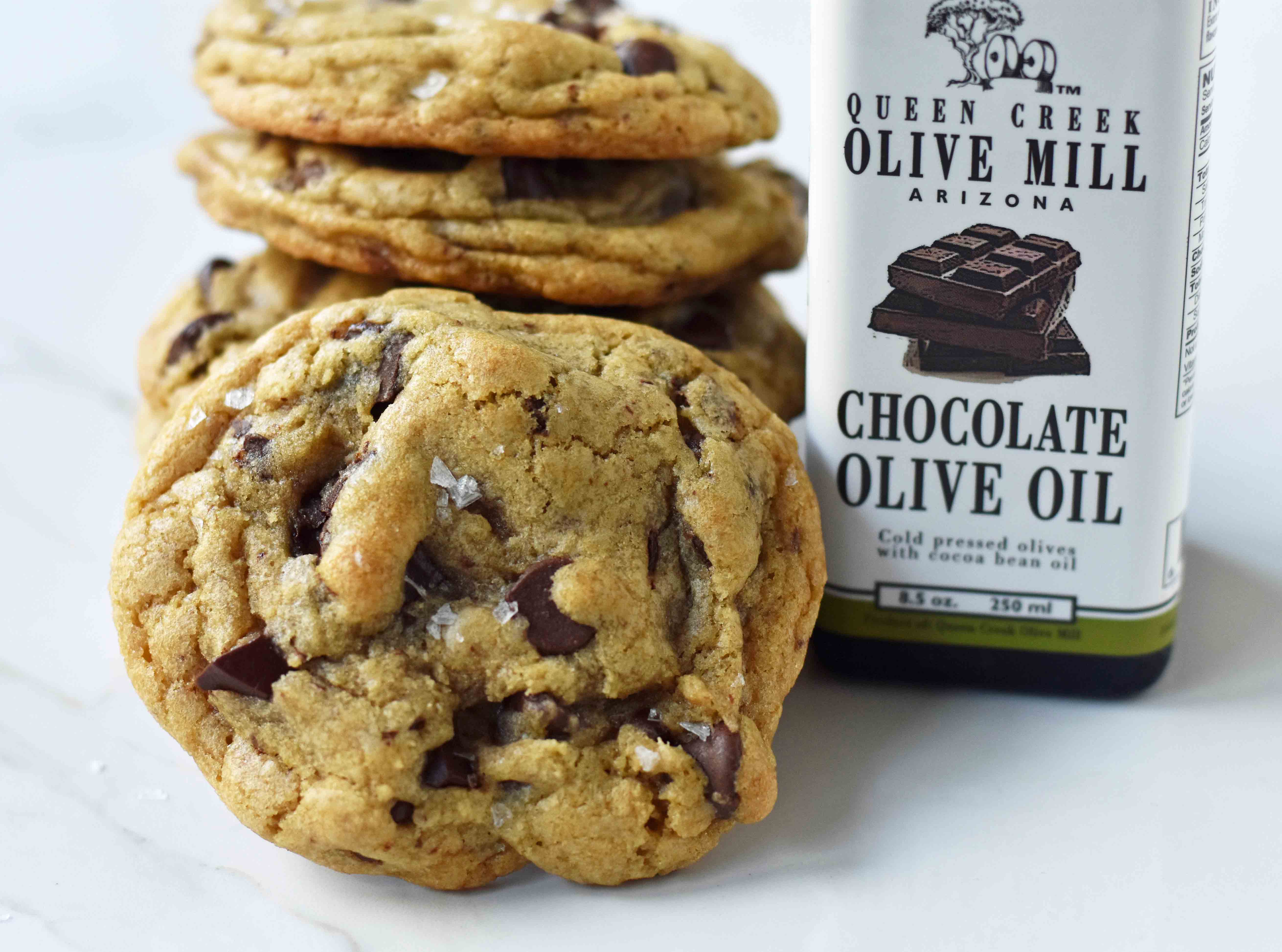 Dark Chocolate Chunk Olive Oil Cookies. Chewy and crispy chocolate chip cookies made with olive oil and butter. The perfect chocolate chip cookie with oil. www.modernhoney.com