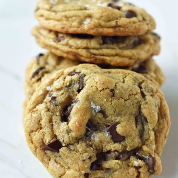 Dark Chocolate Chunk Olive Oil Cookies. Chewy and crispy chocolate chip cookies made with olive oil and butter. The perfect chocolate chip cookie with oil. www.modernhoney.com