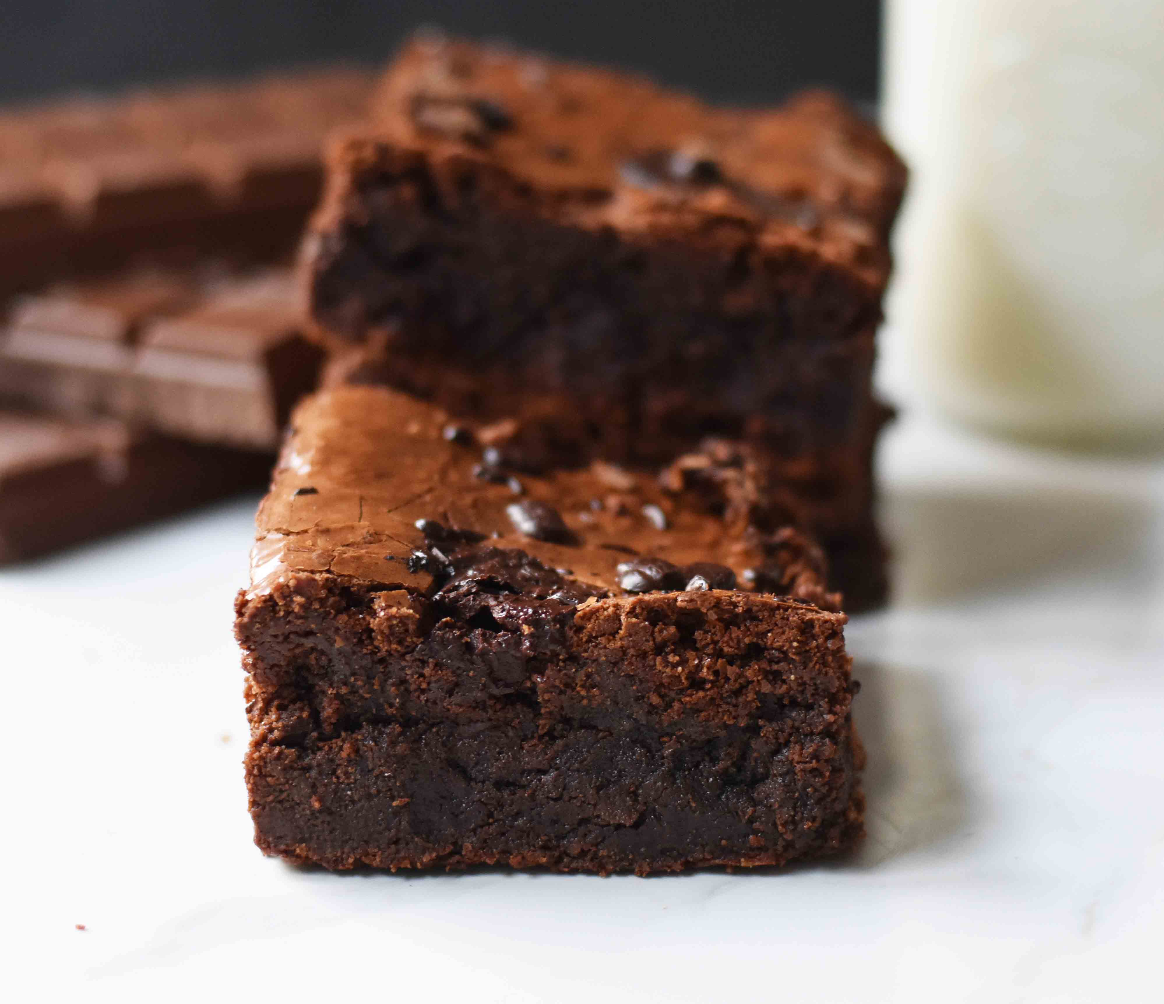 Gluten-Free Chocolate Fudge Brownies. How to make the best gluten-free brownies. Almond Flour Chocolate Brownies. #glutenfree #brownies #glutenfreebaking #glutenfreebrownies #brownies #chocolate www.modernhoney.com