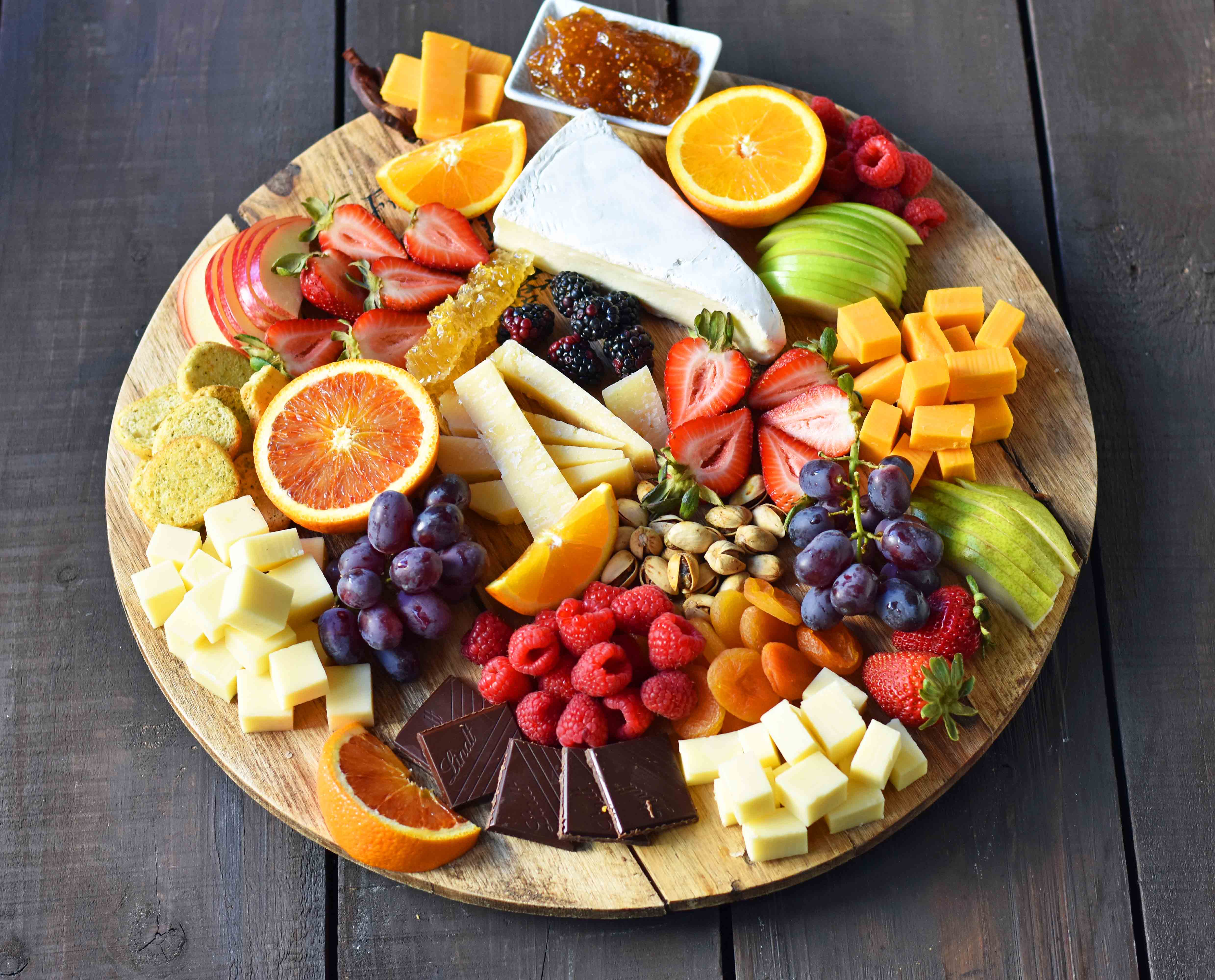 How to make the BEST Fruit and Cheese Board. How to make a cheese plate. Ideas on how to make a cheese tray. www.modernhoney.com