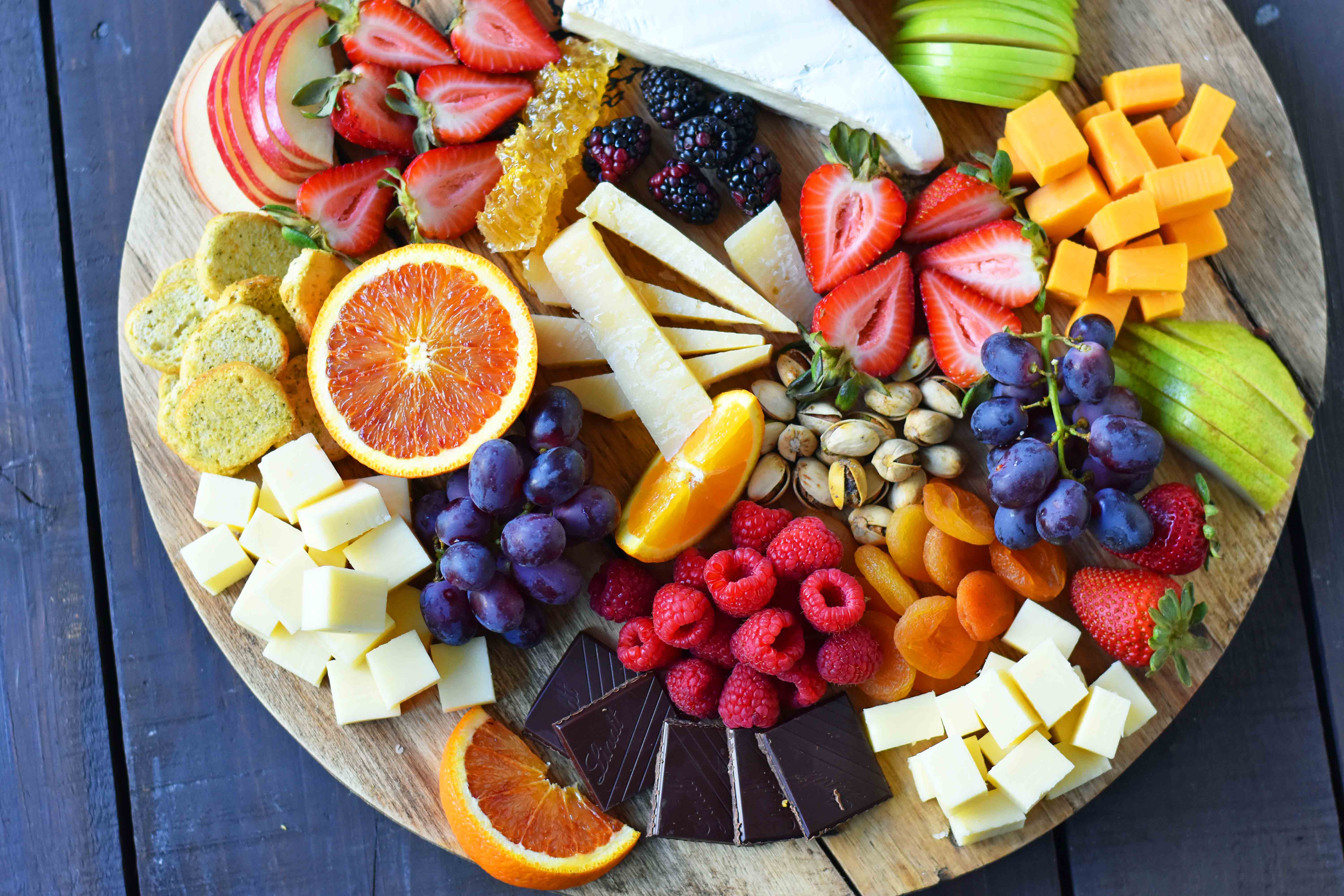 How to make the BEST Fruit and Cheese Board. How to make a cheese plate. Ideas on how to make a cheese tray. www.modernhoney.com