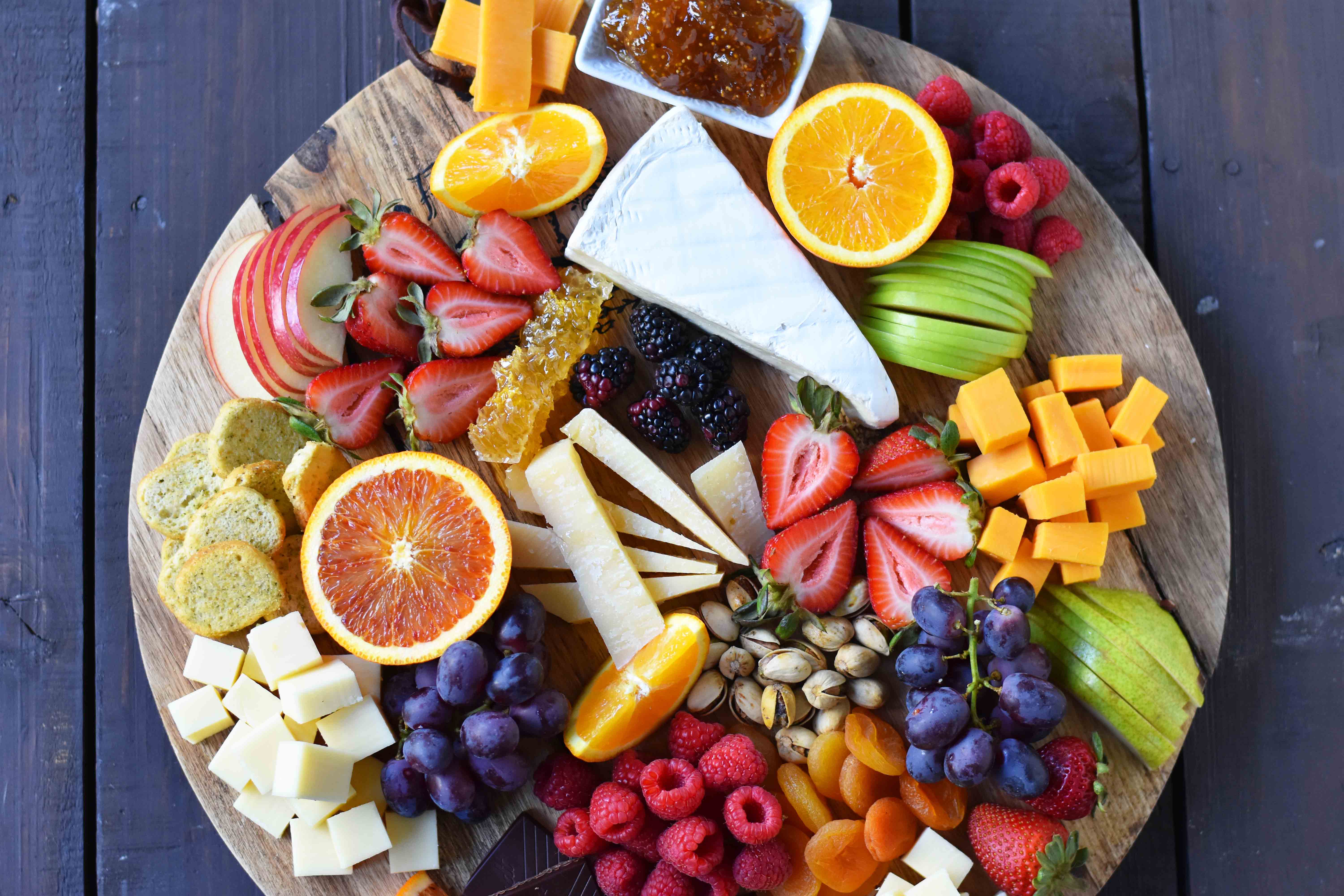 How to make the BEST Fruit and Cheese Board. How to make a cheese plate. Ideas on how to make a cheese tray. www.modernhoney.com