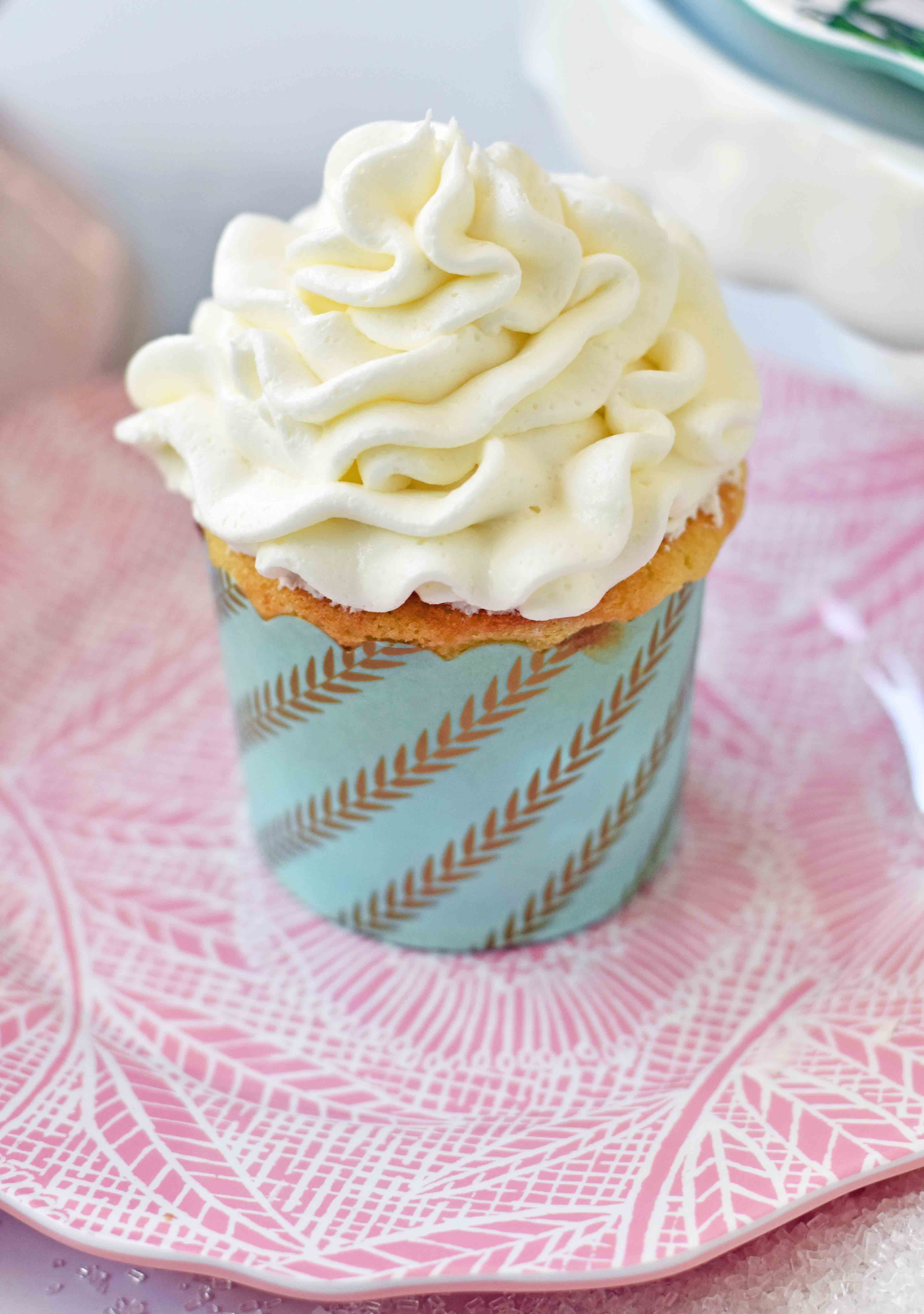 Best Vanilla Cupcakes Recipe. How to make soft and moist vanilla cupcakes. Homemade Vanilla Cupcakes with Vanilla Buttercream Frosting. www.modernhoney.com