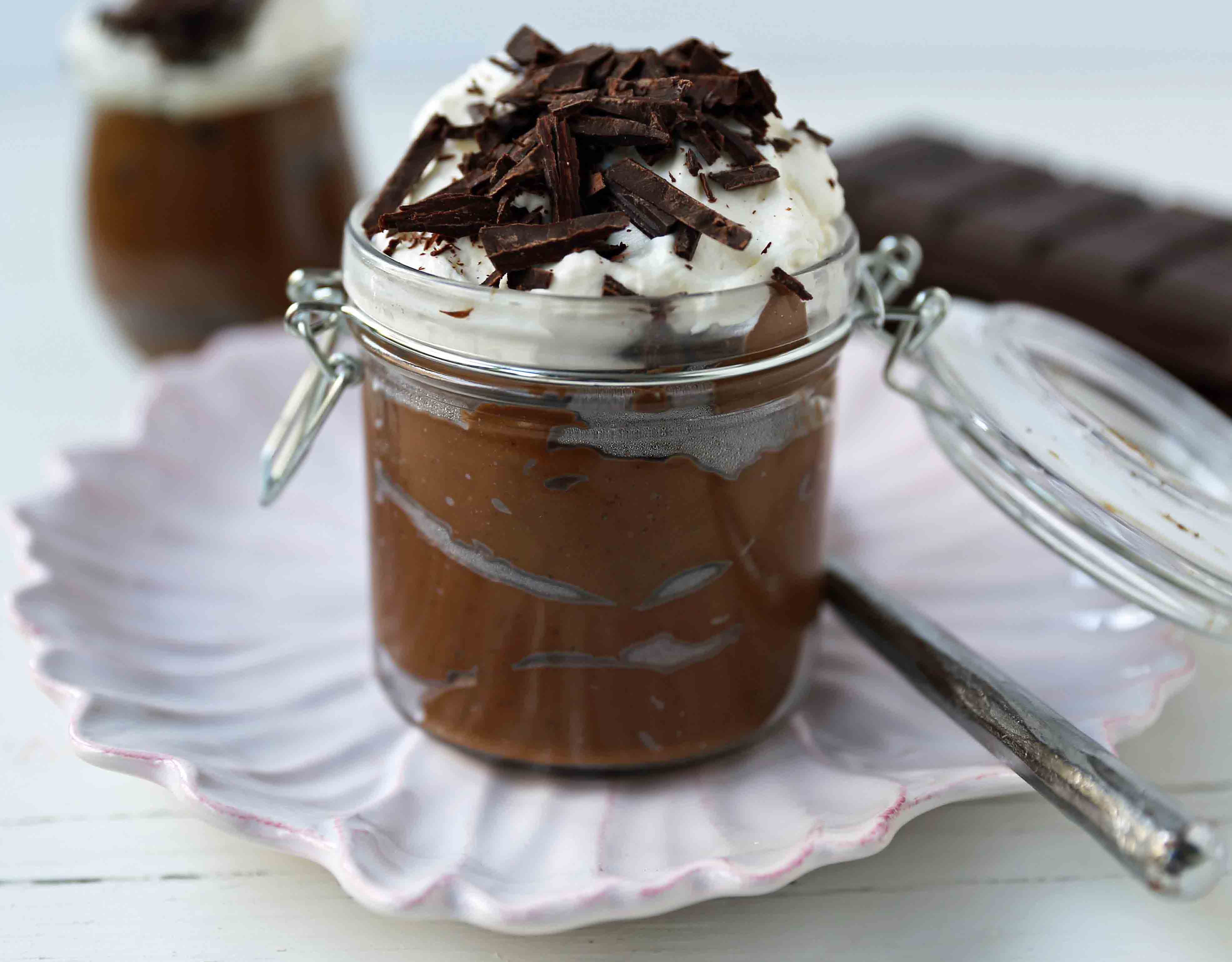 Dark Chocolate Avocado Mousse is a silky smooth creamy, healthy dessert. A healthy chocolate mousse recipe. www.modernhoney.com #chocolatemousse #chocolateavocadomousse #chocolate #collagenmousse