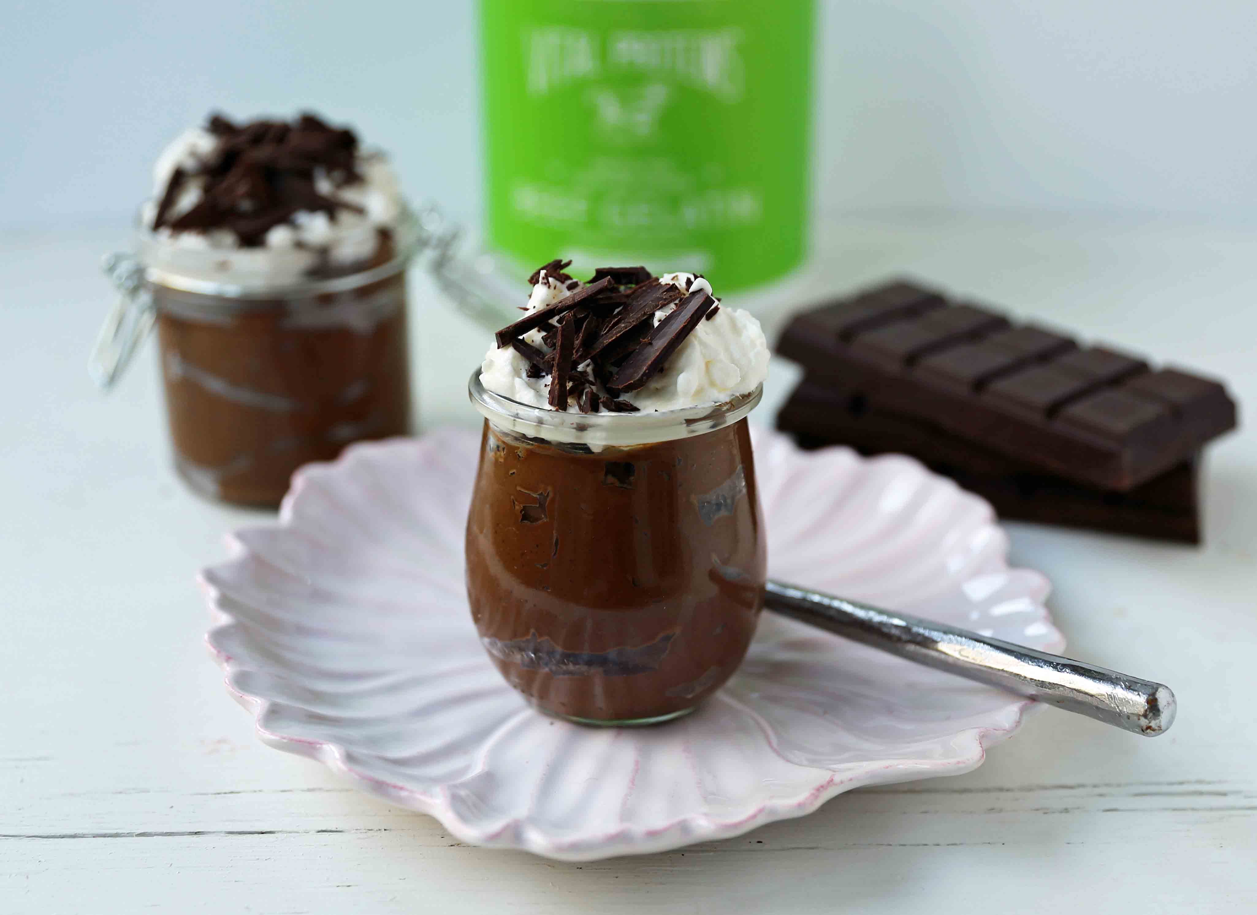 Dark Chocolate Avocado Mousse is a silky smooth creamy, healthy dessert. A healthy chocolate mousse recipe. www.modernhoney.com #chocolatemousse #chocolateavocadomousse #chocolate #collagenmousse