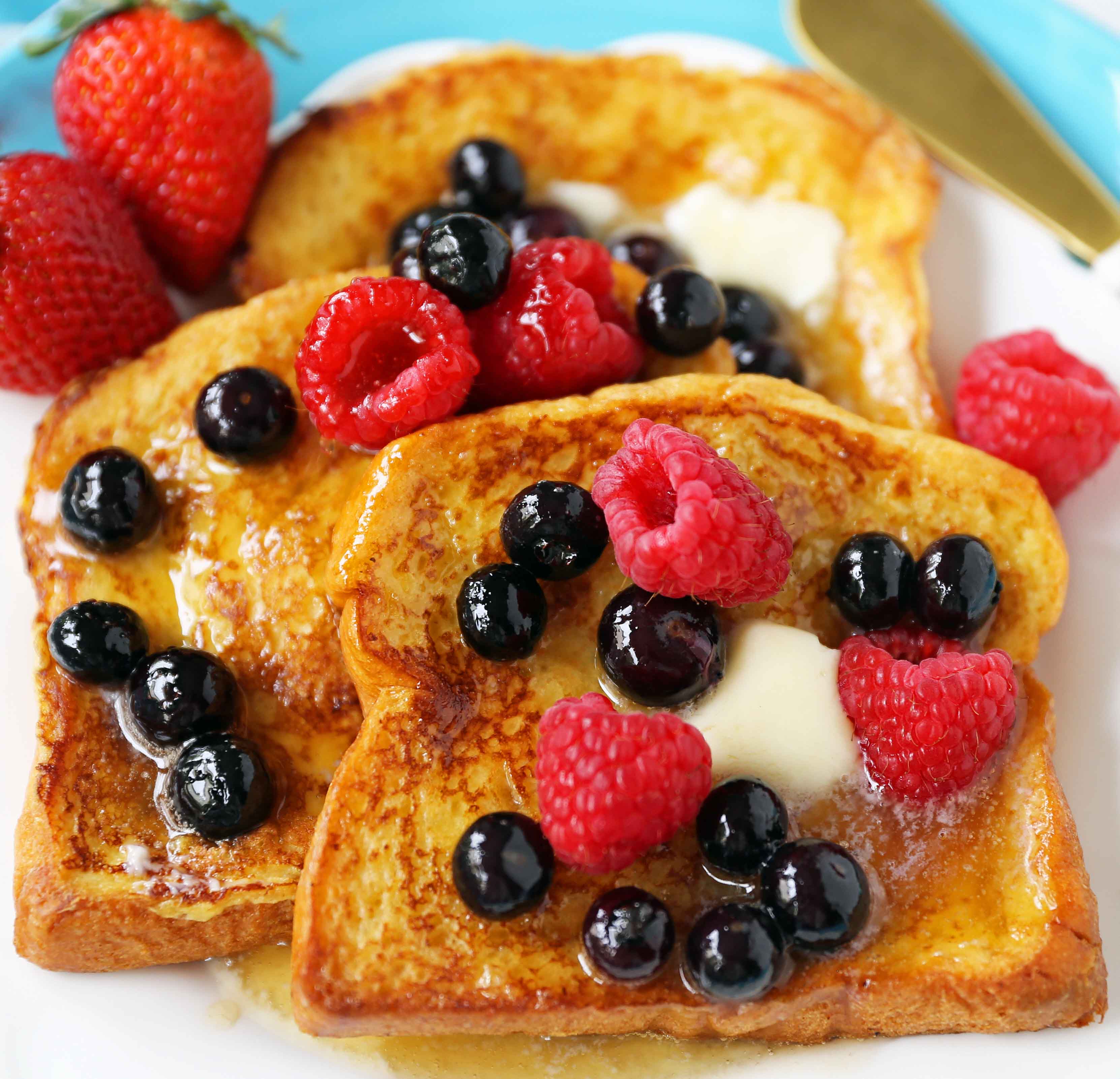 Vanilla Brioche French Toast Recipe. How to make the perfect French Toast. What type of bread to use in french toast. How to make custard for french toast. The BEST French Toast Recipe. www.modernhoney.com #frenchtoast #brioche #briochefrenchtoast #breakfast