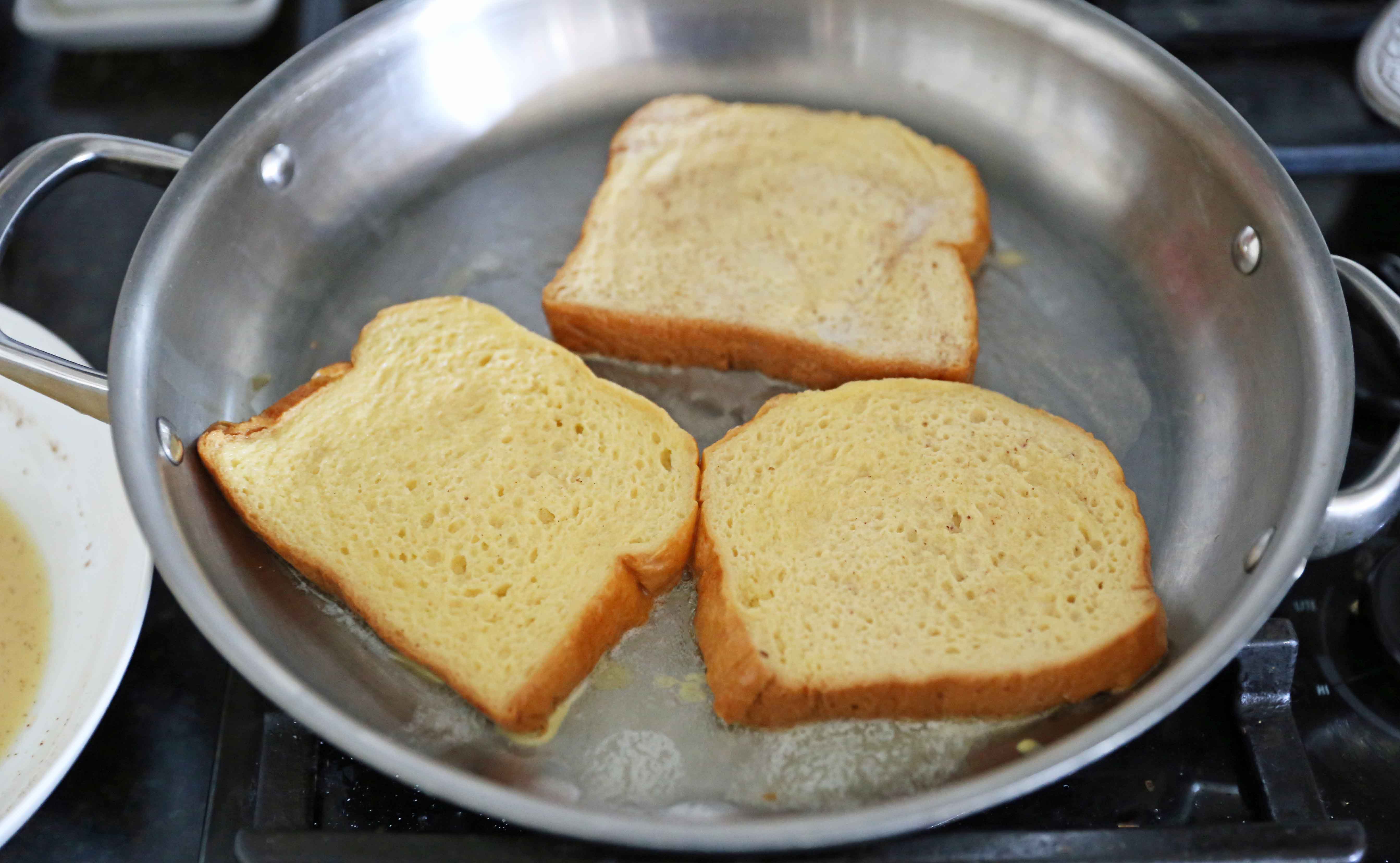 Vanilla Brioche French Toast Recipe. How to make the perfect French Toast. What type of bread to use in french toast. How to make custard for french toast. The BEST French Toast Recipe. www.modernhoney.com #frenchtoast #brioche #briochefrenchtoast #breakfast