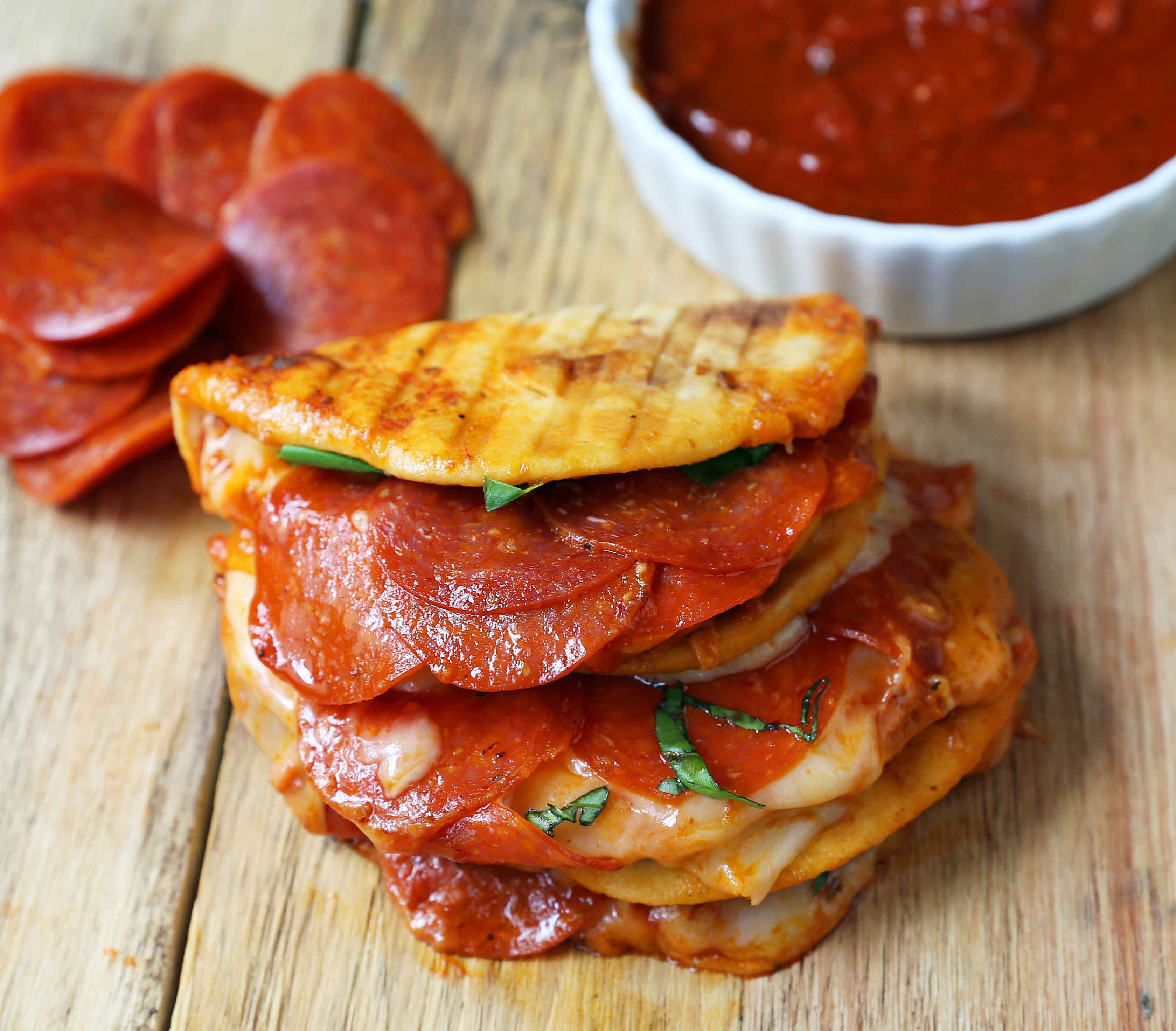 Pepperoni Pizza Flatbread Pizza. Soft chewy naan bread topped with marinara sauce, mozzarella cheese, and pepperonis. Pepperoni and Cheese Panini baked until toasty and golden brown. www.modernhoney.com #panini #pepperoni #pizza #pizzapanini