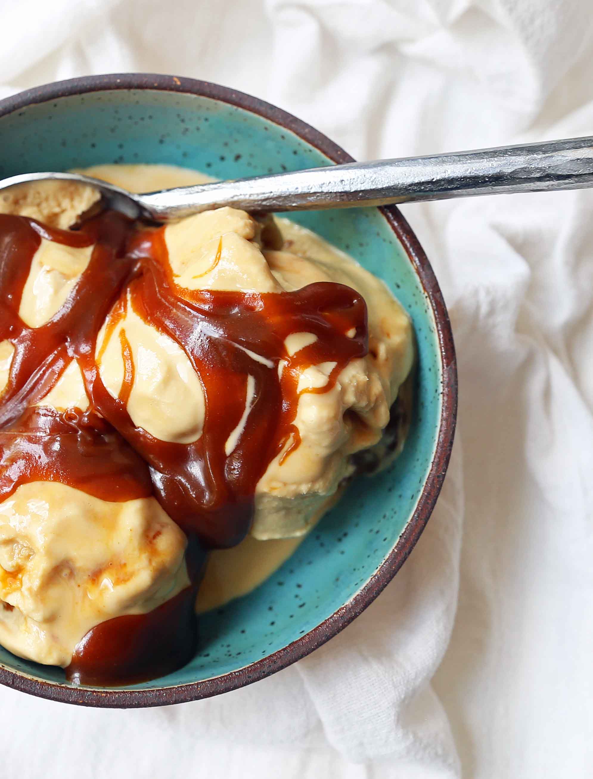 Salted Caramel Ice Cream. The Best Homemade Sea Salt Caramel Ice Cream Recipe. How to make homemade caramel ice cream. www.modernhoney.com #icecream #homemadeicecream #saltedcaramel #seasaltcaramel