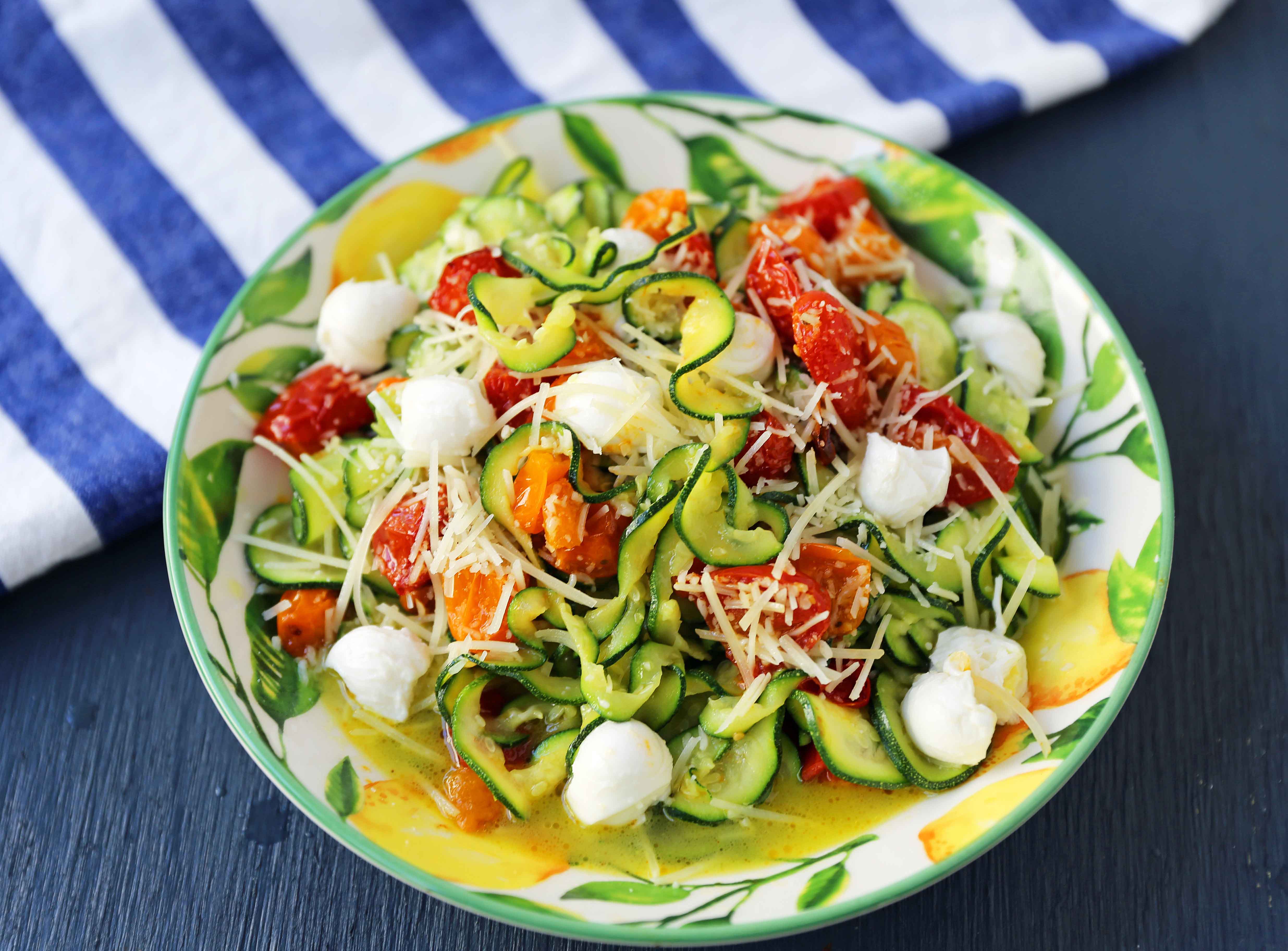 Zucchini Noodles with Tomatoes, Fresh Mozzarella, and Basil. How to make spiralized zucchini noodles (zoodles). Healthy, delicious, and flavorful side dish. The best way to eat your veggies! www.modernhoney.com #zoodles #zucchini #zucchininoodles 