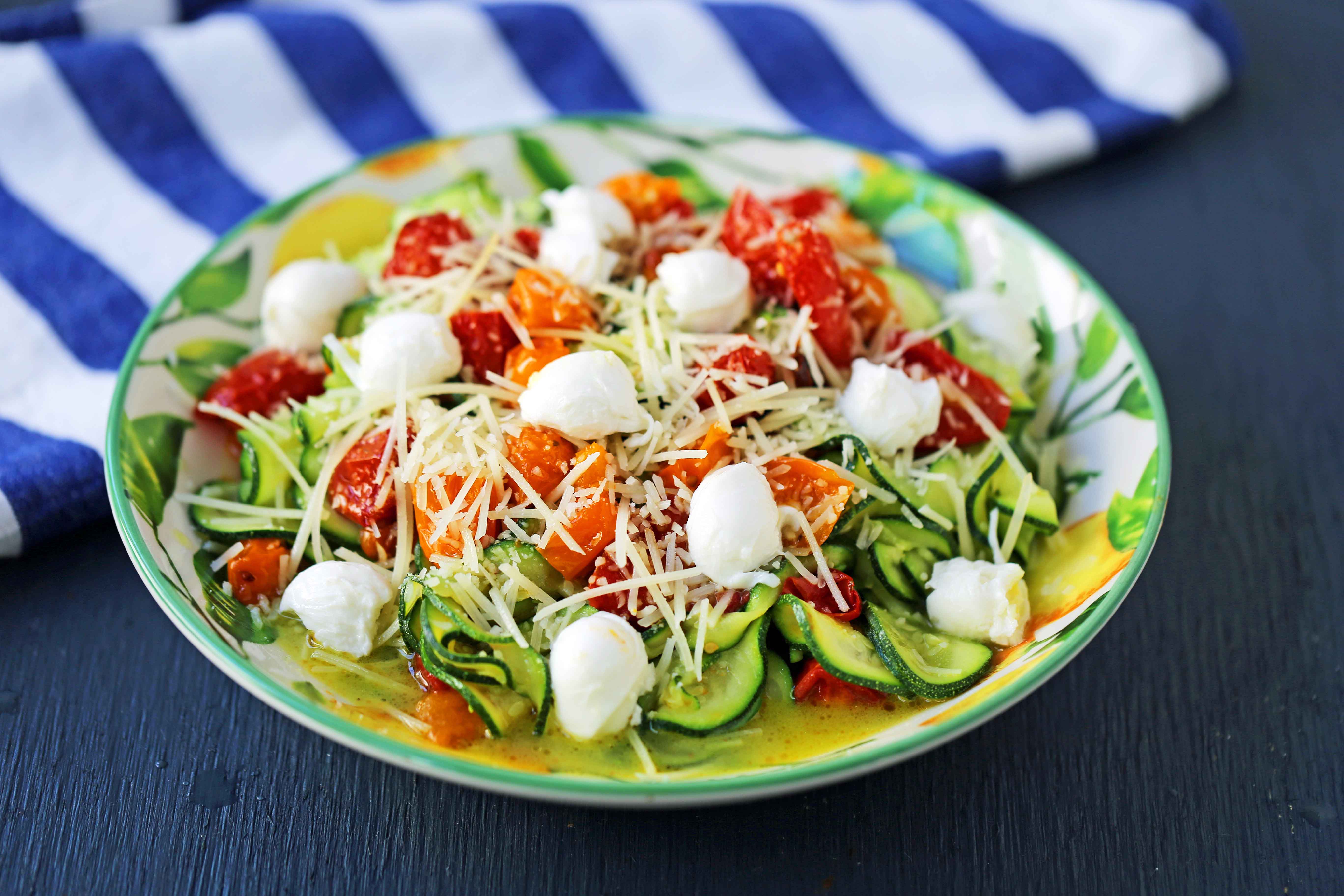 Zucchini Noodles with Tomatoes, Fresh Mozzarella, and Basil. How to make spiralized zucchini noodles (zoodles). Healthy, delicious, and flavorful side dish. The best way to eat your veggies! www.modernhoney.com #zoodles #zucchini #zucchininoodles