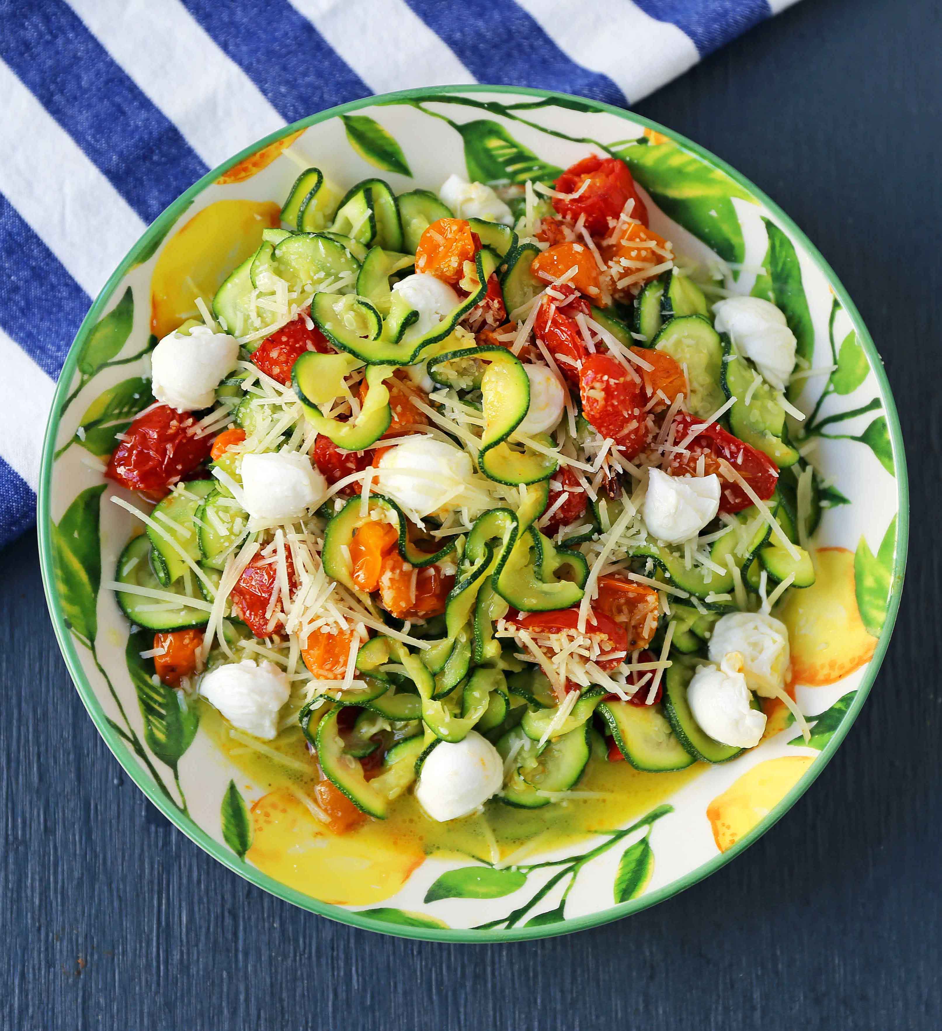 Zucchini Noodles with Tomatoes, Fresh Mozzarella, and Basil. How to make spiralized zucchini noodles (zoodles). Healthy, delicious, and flavorful side dish. The best way to eat your veggies! www.modernhoney.com #zoodles #zucchini #zucchininoodles 