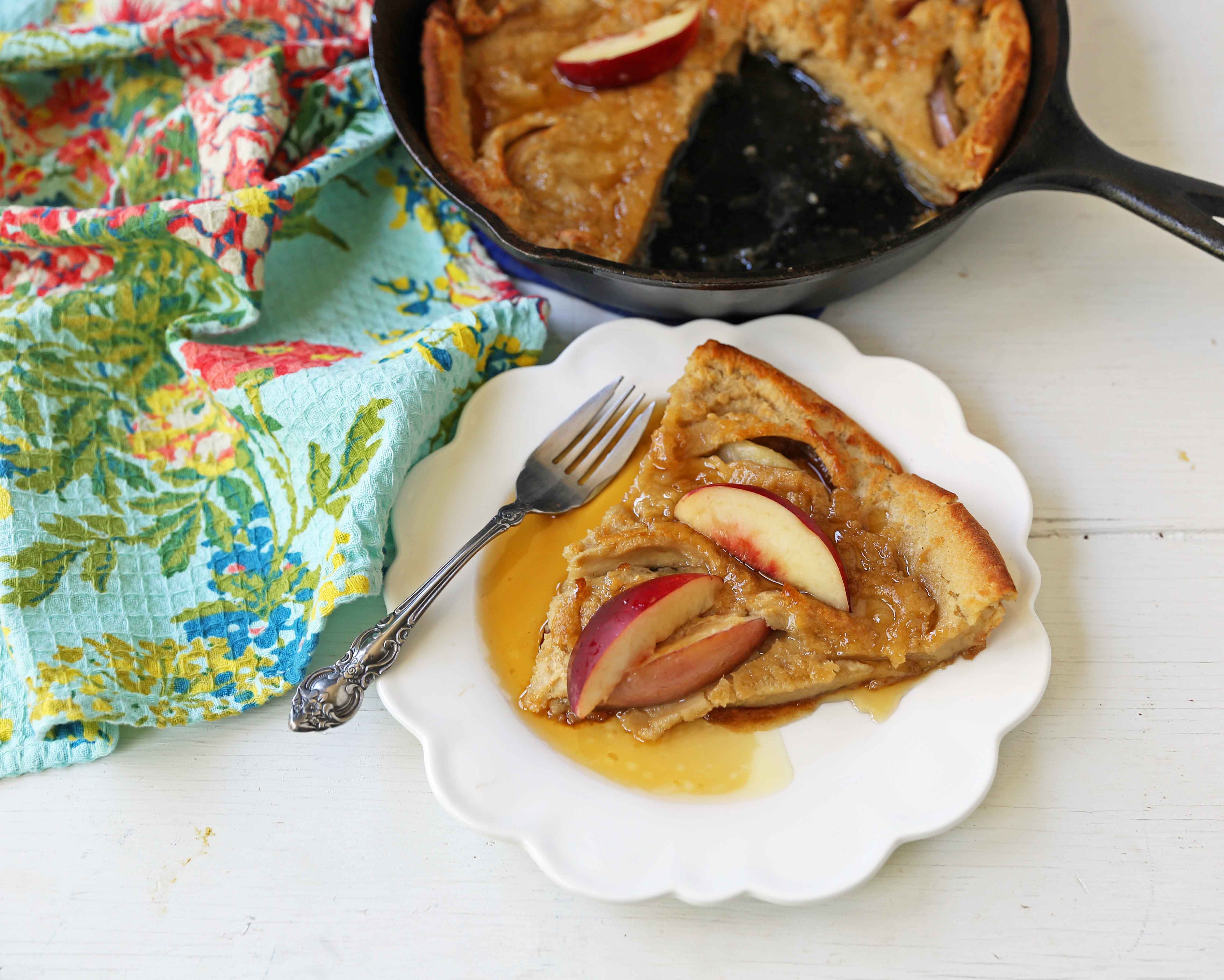 Brown Sugar Peach Dutch Baby Recipe. Sweet Peach and Browned Butter Dutch Baby Pancake. How to make a Peach Dutch Baby. www.modernhoney.com #dutchbaby #puffedpancake #peachpancake #peachdutchbaby