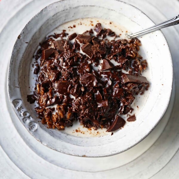 Decadent rich chocolate oatmeal bowls. Chocolate for breakfast! Chocolate oatmeal with coconut milk. Chocolate Coconut Oatmeal Bowls. www.modernhoney.com #chocolateoatmeal