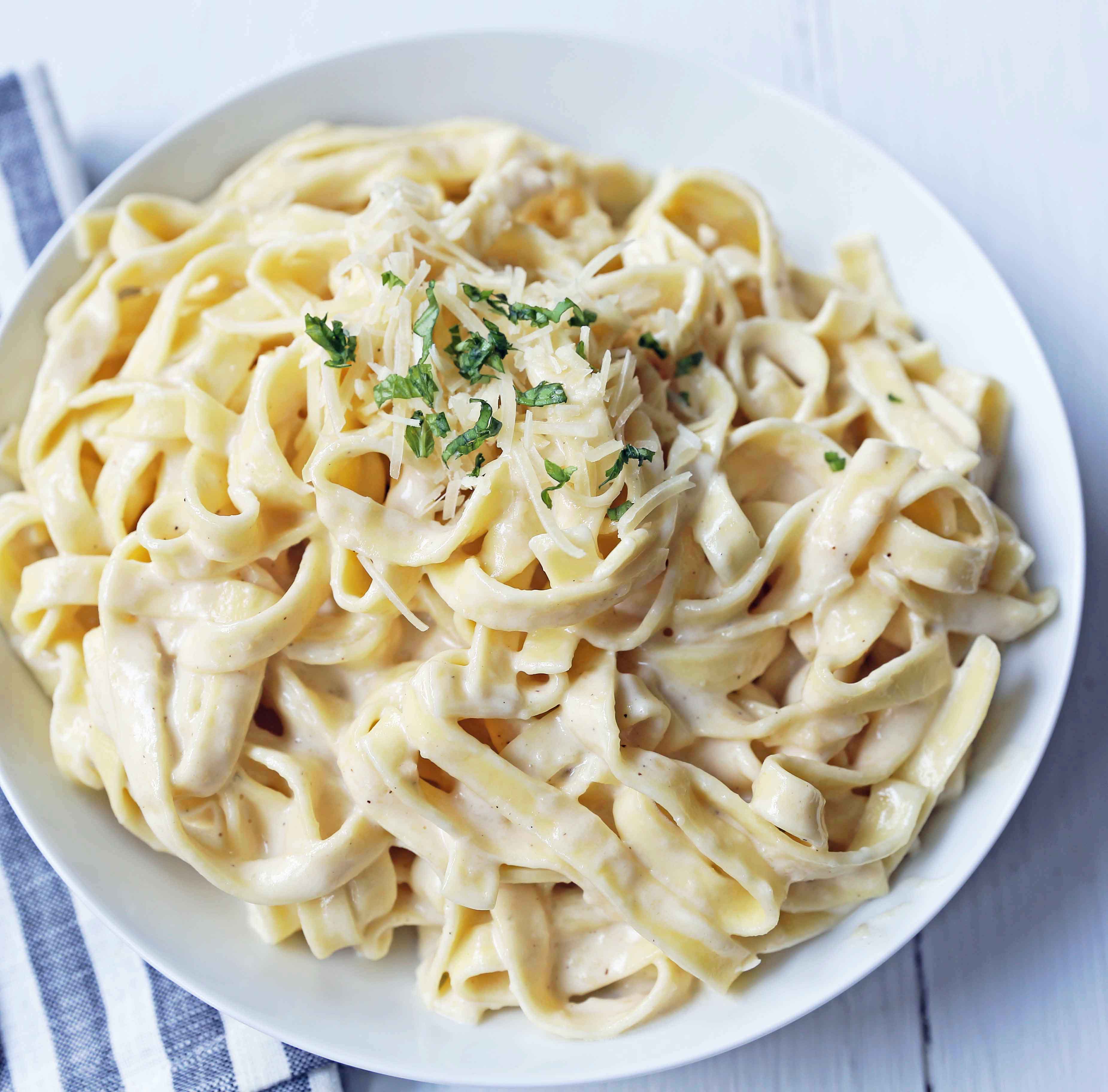 Chicken Fettuccine Alfredo With Garlic Bread