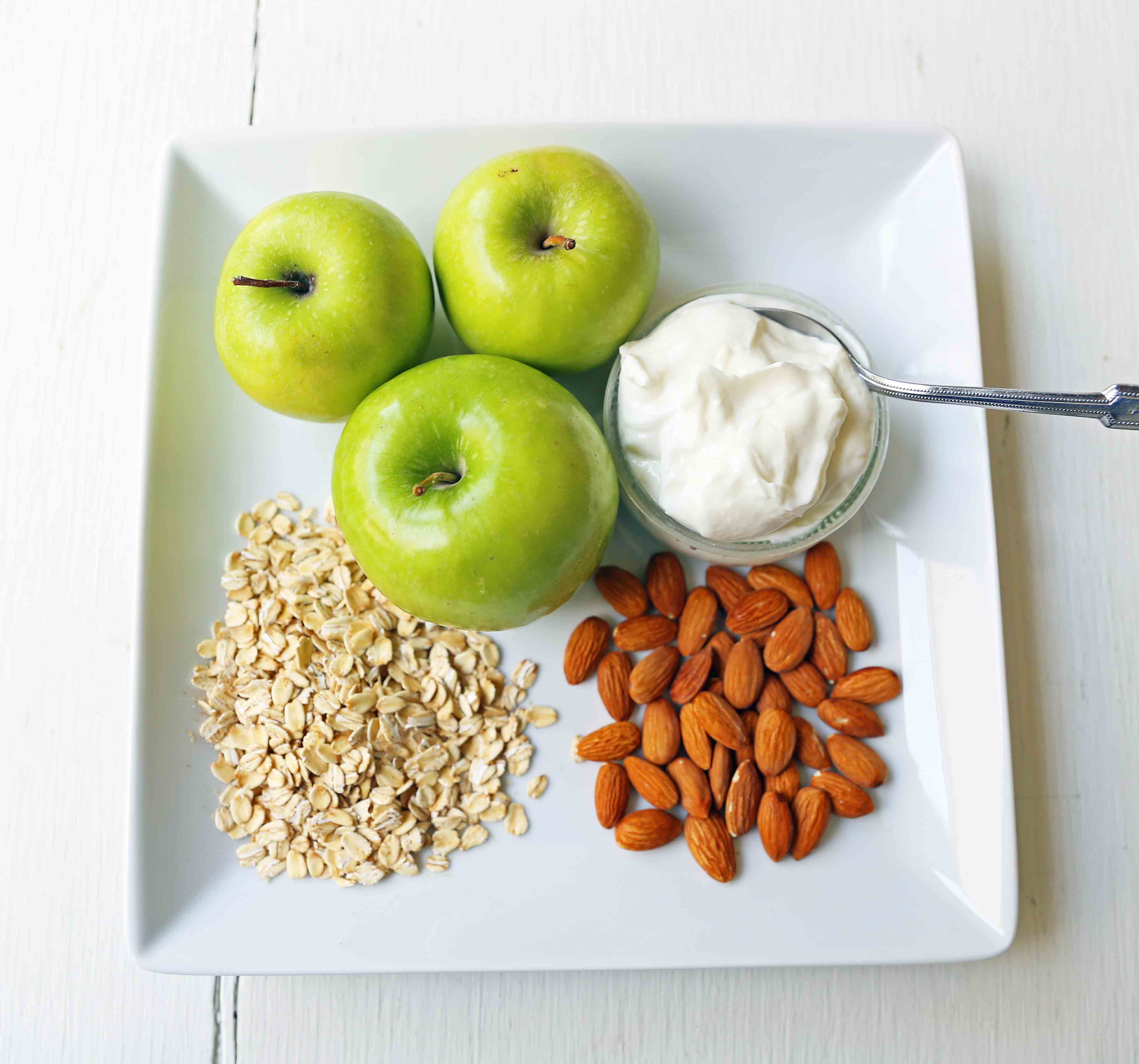 Greek Yogurt Green Apples Almonds and Rolled Oats. Apple Pie Overnight Oats. Healthy no-sugar-added breakfast. Overnight Oats with Greek Yogurt, Crisp Green Apples, Crunchy Almonds, Cinnamon, and Real Maple Syrup. www.modernhoney.com #overnightoats #applepieovernightoats #appleovernightoats 