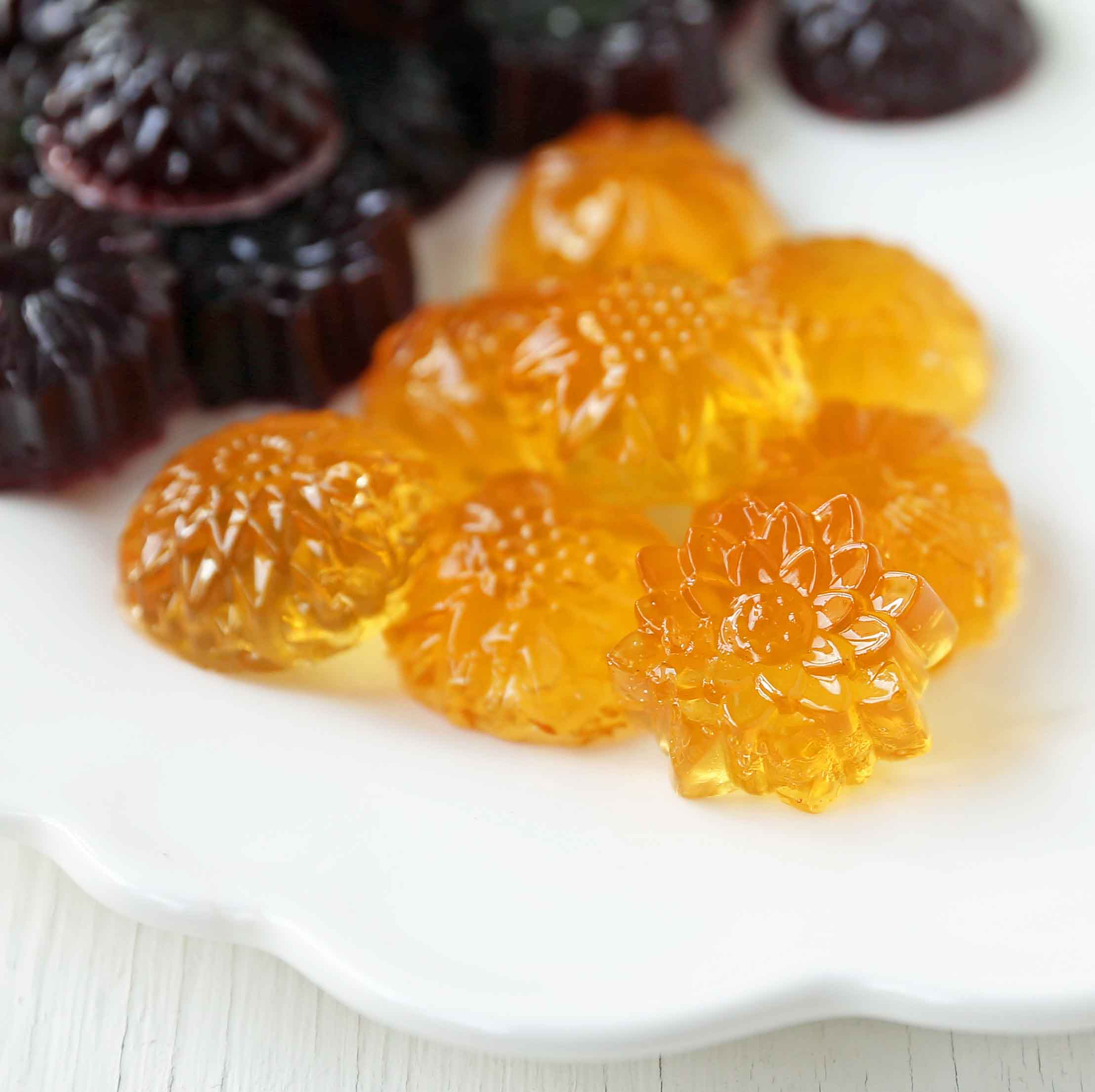 Homemade Gummy Fruit Snacks. Healthy 3-ingredient no-sugar-added gummies. www.modernhoney.com #gummies #fruitsnacks #homemadefruitsnacks #gummybears