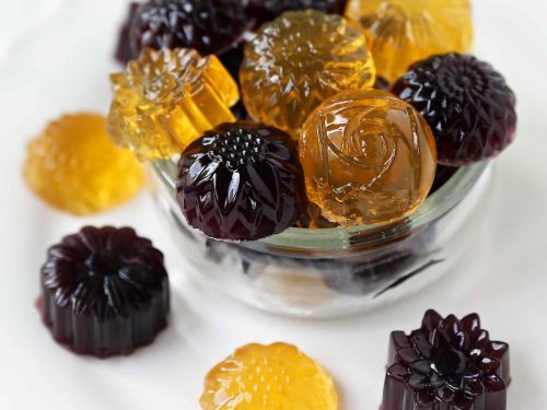 https://www.modernhoney.com/wp-content/uploads/2018/08/Homemade-Gummy-Fruit-Snacks-5-500x375.jpg