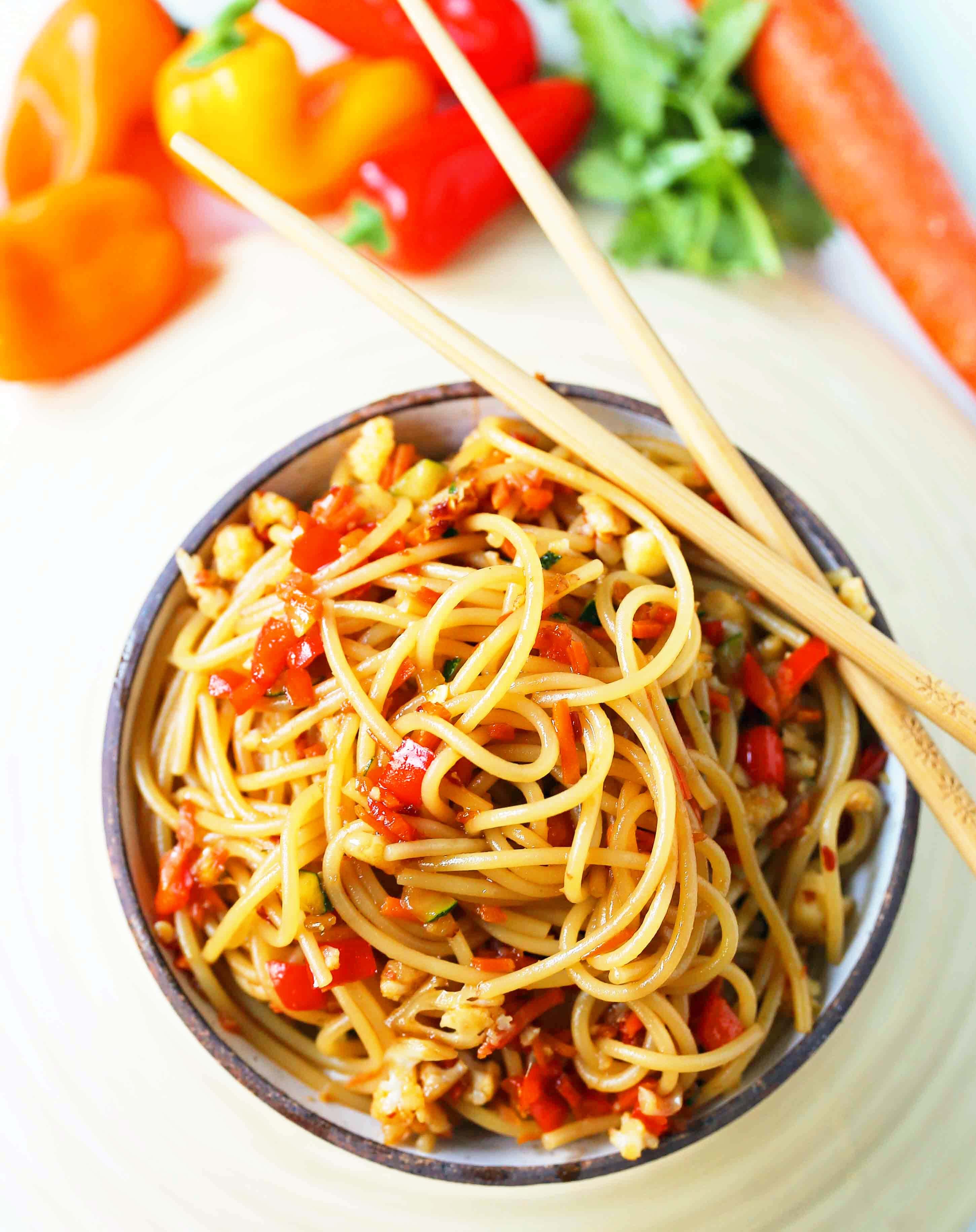 Asian Vegetable Stir-Fry Noodles. Healthy fresh vegetables in a homemade stir-fry sauce tossed with noodles. A quick and easy family dinner. 20-minute Asian Garlic Noodles Recipe. www.modernhoney.com #asiannoodles #garlicnoodles #stirfry #veggiestirfry #asianfood 