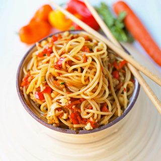 Asian Vegetable Stir-Fry Noodles. Healthy fresh vegetables in a homemade stir-fry sauce tossed with noodles. A quick and easy family dinner. 20-minute Asian Garlic Noodles Recipe. www.modernhoney.com #asiannoodles #garlicnoodles #stirfry #veggiestirfry #asianfood
