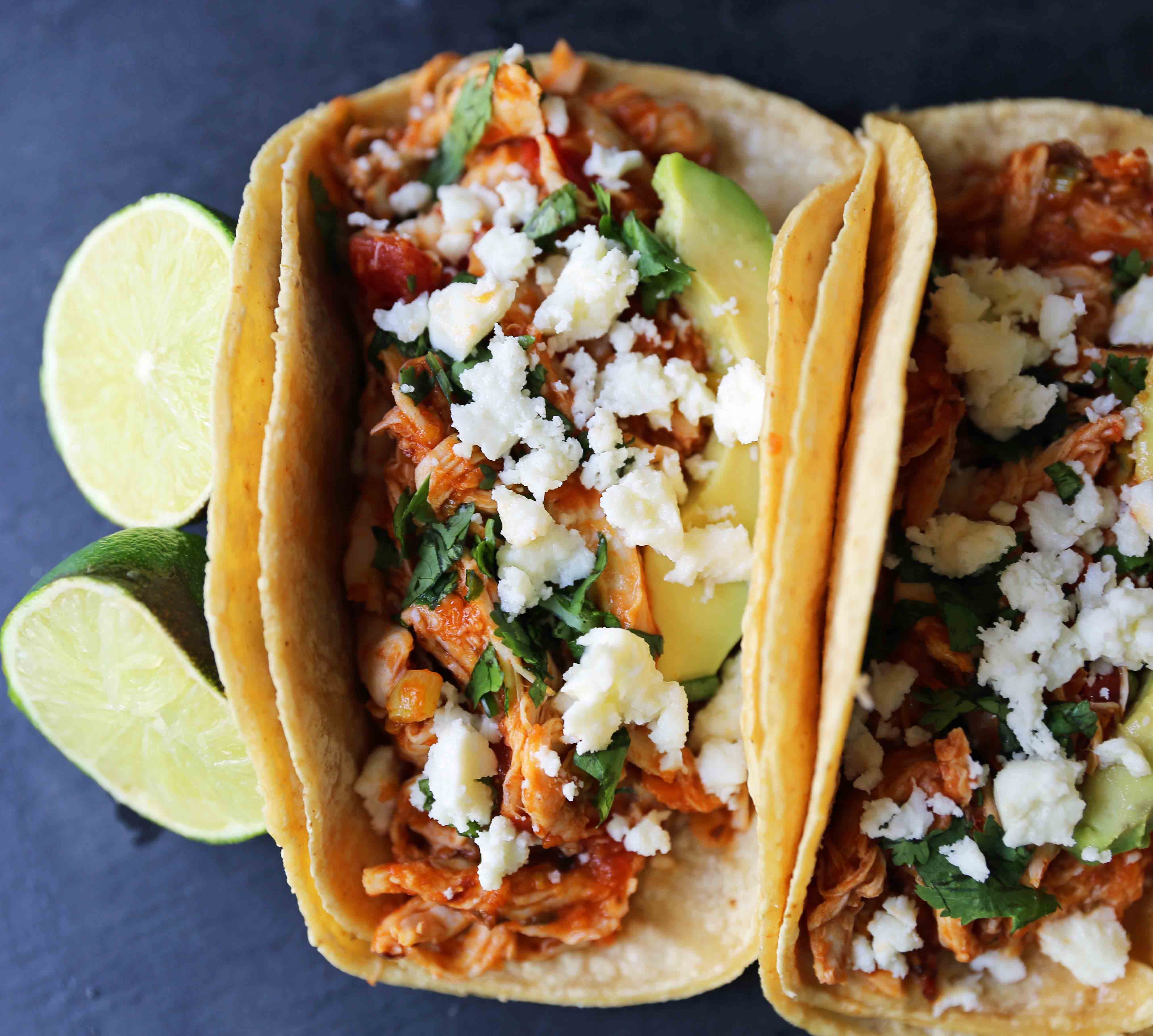 Chipotle Chicken Tinga Tacos. A simple, quick, and easy chicken taco recipe. One skillet chicken taco recipe. www.modernhoney.com #chickentinga #chipotlechicken #chickentacos #chickentingatacos 