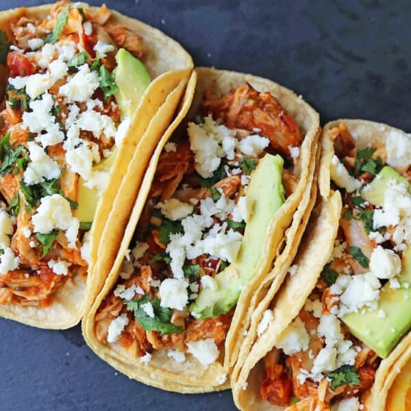 Chipotle Chicken Tinga Tacos. A simple, quick, and easy chicken taco recipe. One skillet chicken taco recipe. www.modernhoney.com #chickentinga #chipotlechicken #chickentacos #chickentingatacos