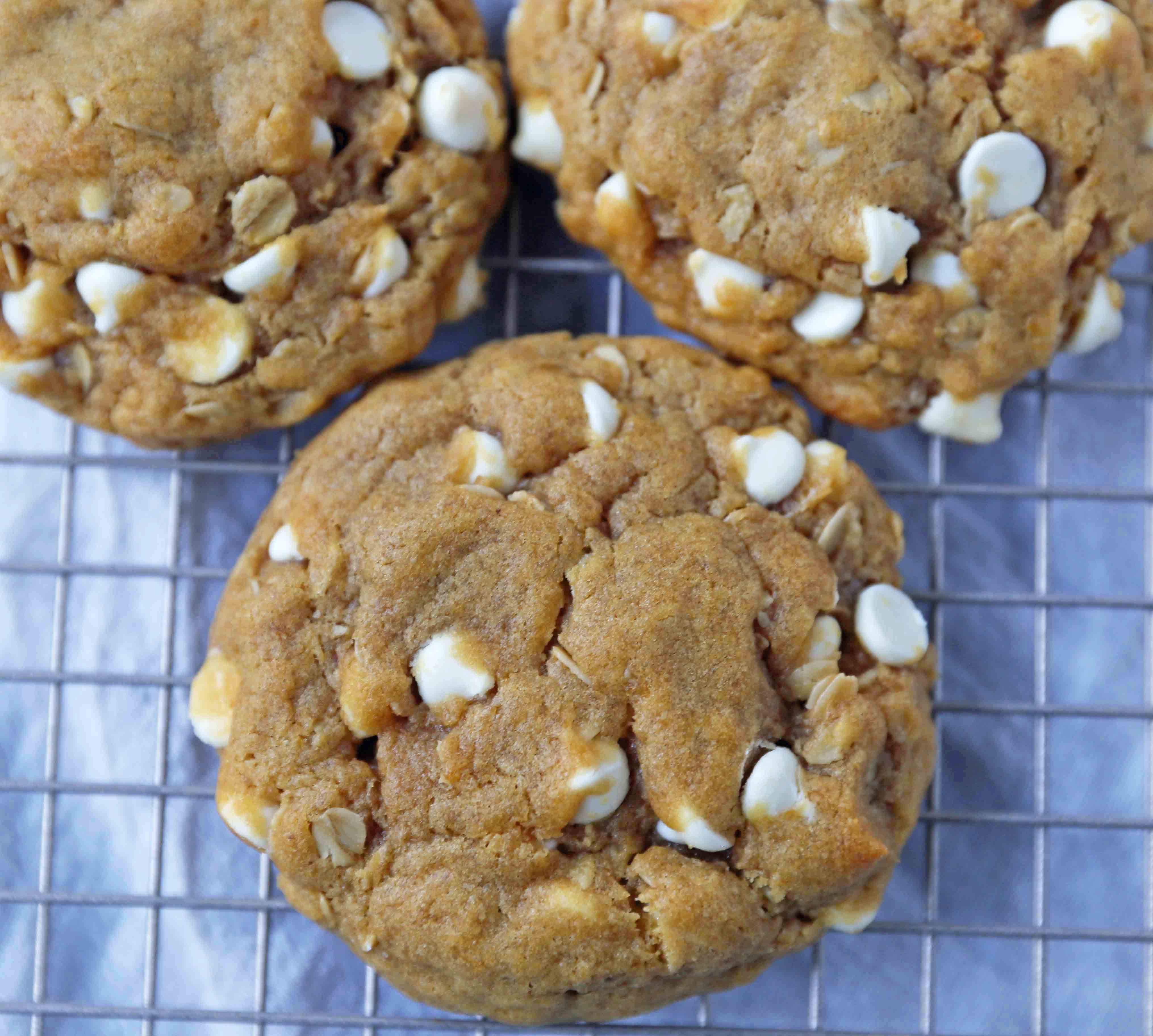 Pumpkin White Chocolate Chip Cookies Recipe. Soft and Chewy Pumpkin Oatmeal Cookies with White Chocolate Chips. The best chewy pumpkin cookies. www.modernhoney.com #pumpkincookies #pumpkinoatmealcookies #pumpkinwhitechocolatechipcookies #fallrecipes 