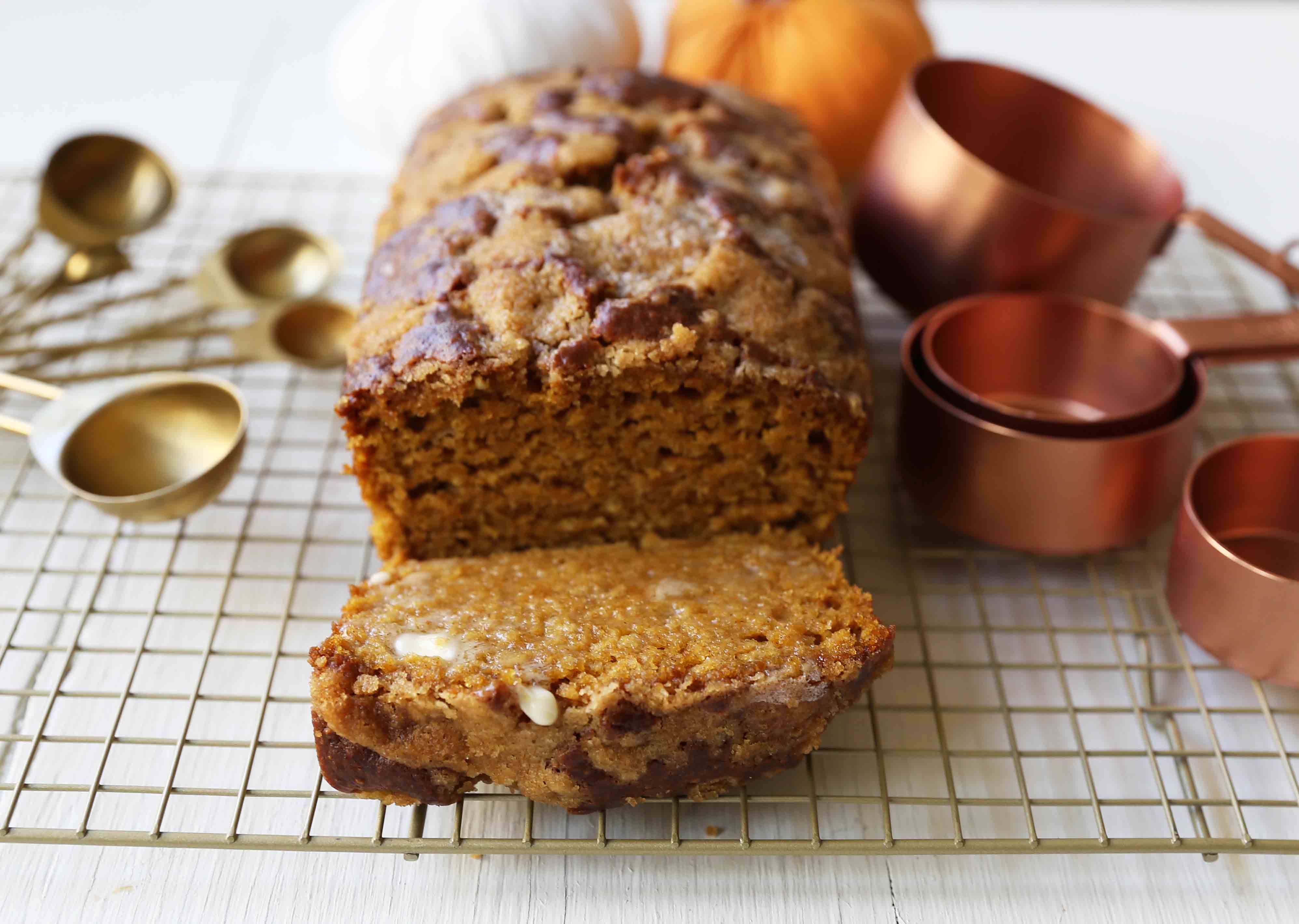 Pumpkin Bread Recipe. The best pumpkin bread perfect for Fall. How to make an easy pumpkin loaf. www.modernhoney.com #pumpkinbread #pumpkin #pumpkinloaf #pumpkinrecipes