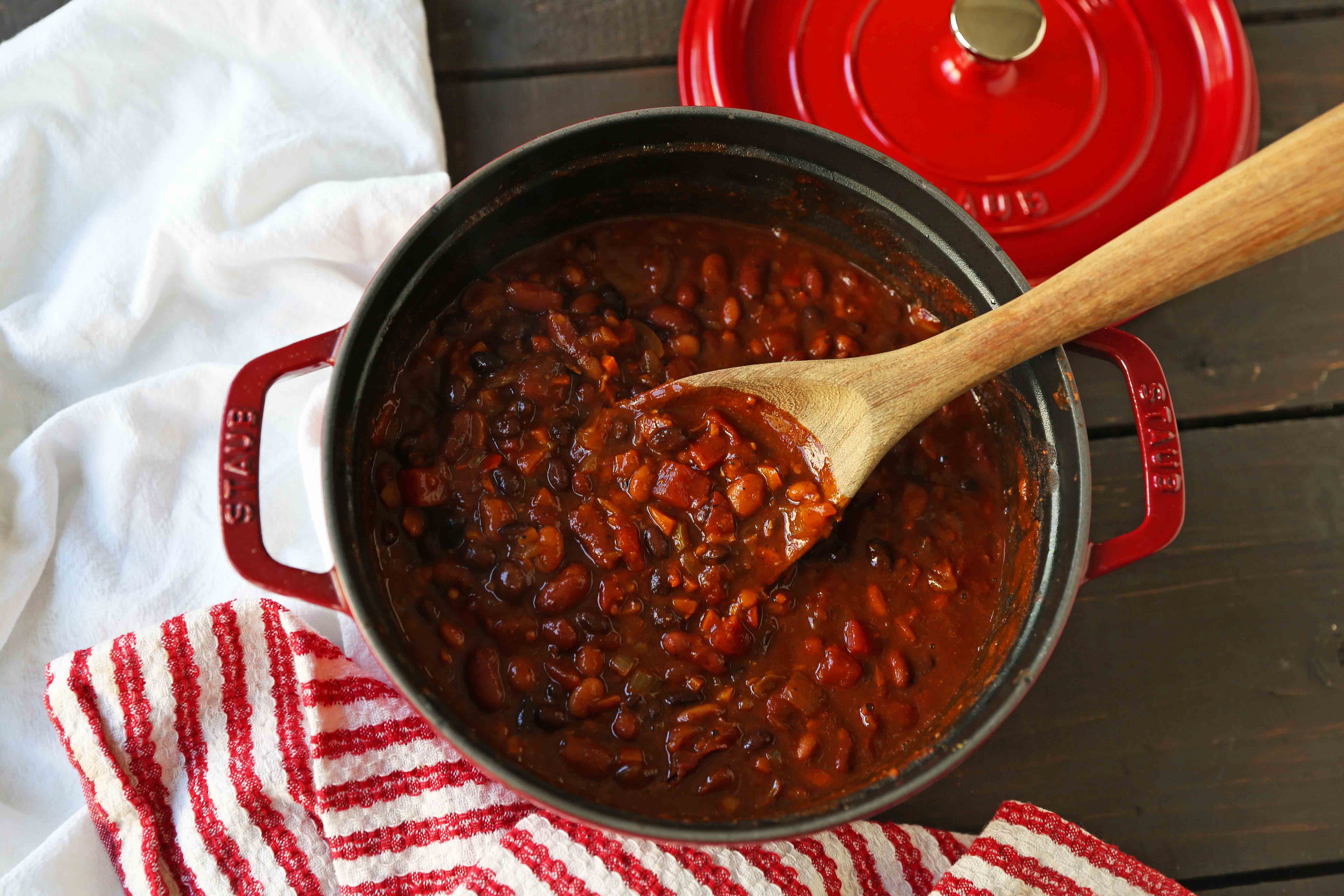 Veggie Chili Recipe. A healthy vegetable and bean filled chili in a spicy tomato sauce. The perfect Veggie Chili recipe and you won't even miss the meat! www.modernhoney.com #veggiechili #veggiechilirecipe #vegetarian #chili