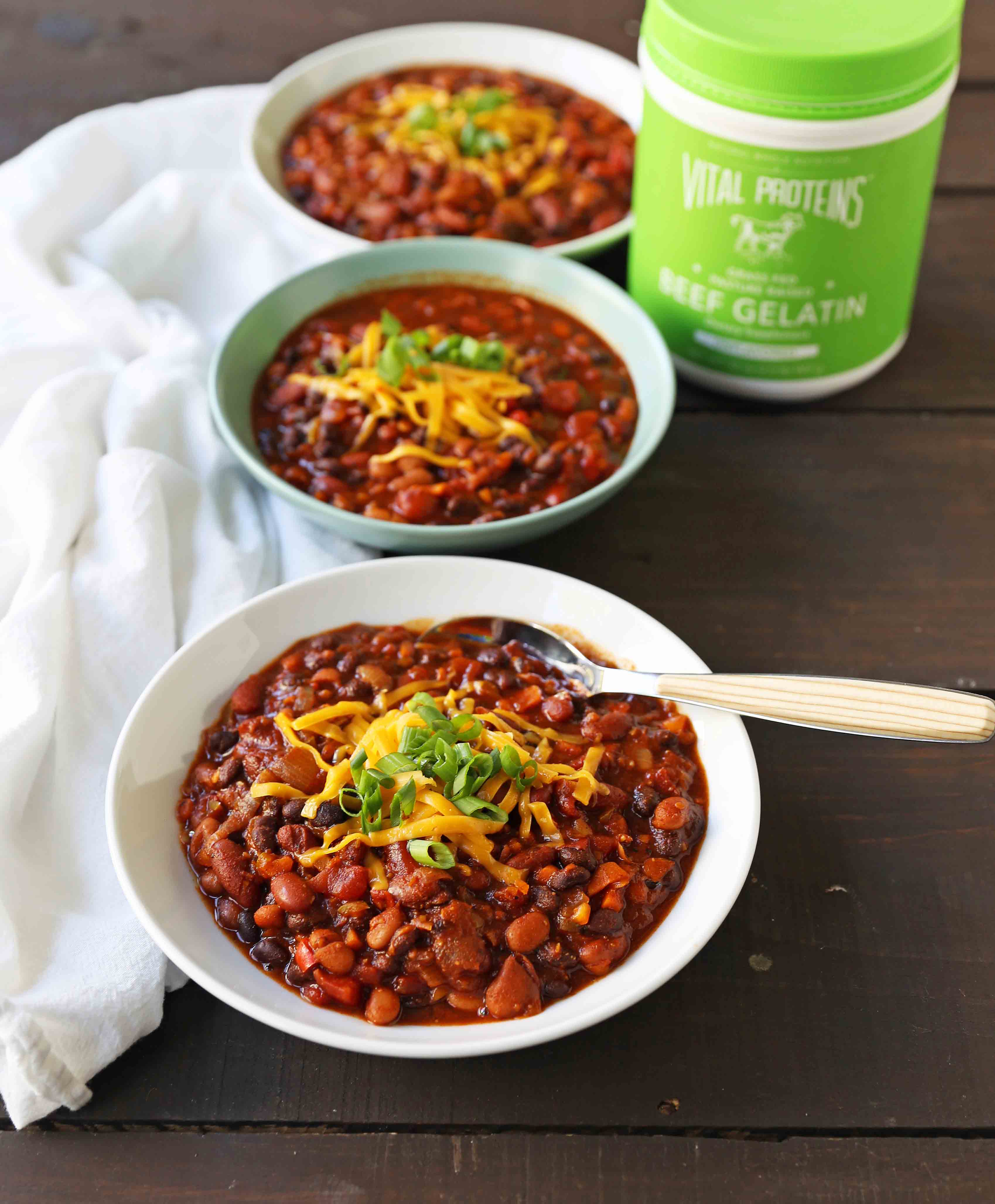 Veggie Chili Recipe. A healthy vegetable and bean filled chili in a spicy tomato sauce. The perfect Veggie Chili recipe and you won't even miss the meat! www.modernhoney.com #veggiechili #veggiechilirecipe #vegetarian #chili