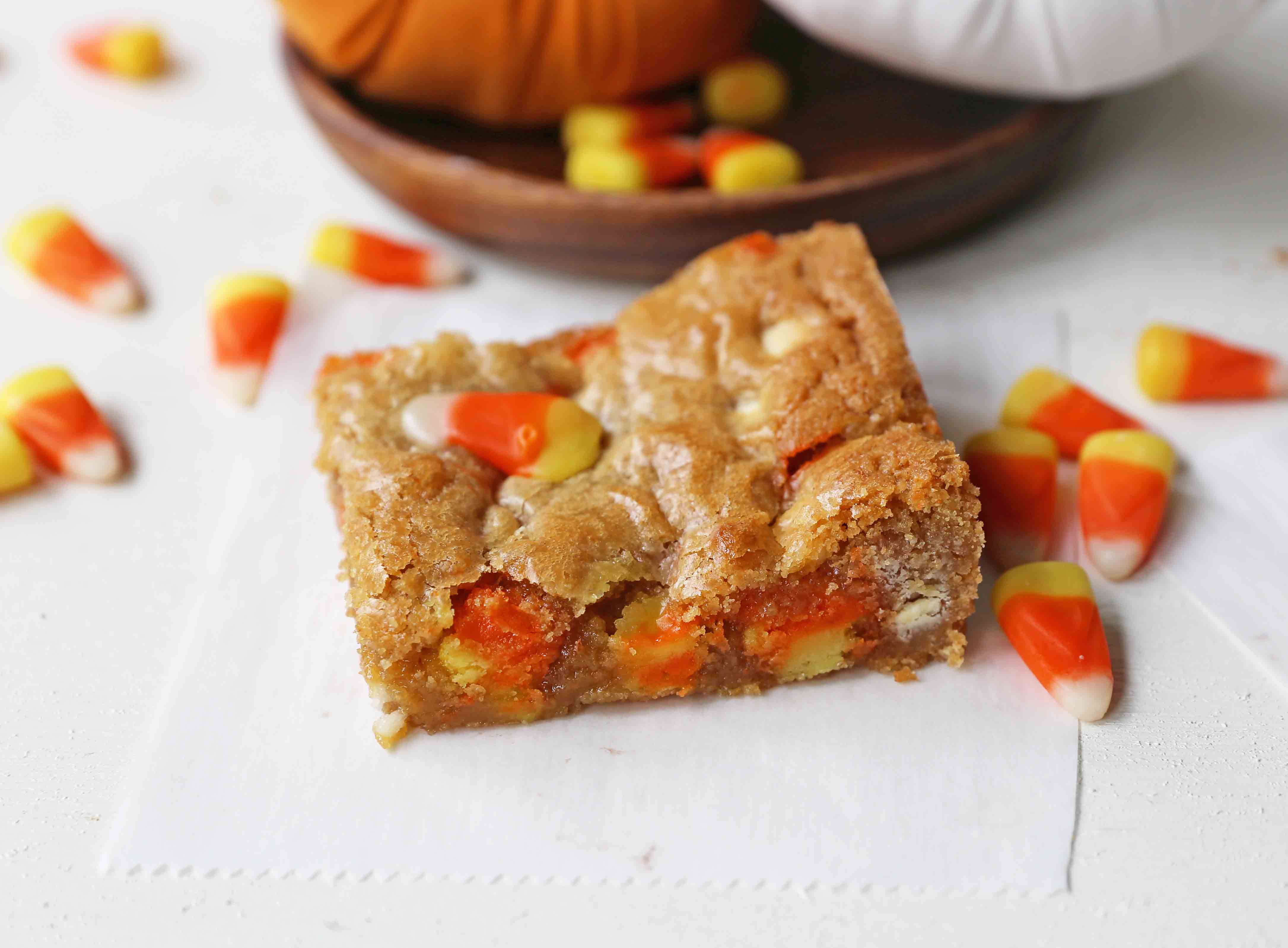 Candy Corn Blondies. Halloween Browned Butter Blondies with Candy Corn. A festive Halloween dessert bar. www.modernhoney.com #candycorns #candycorn #candycorndessert #candycornblondies #halloweenblondies #halloweendessert #halloweendesserts