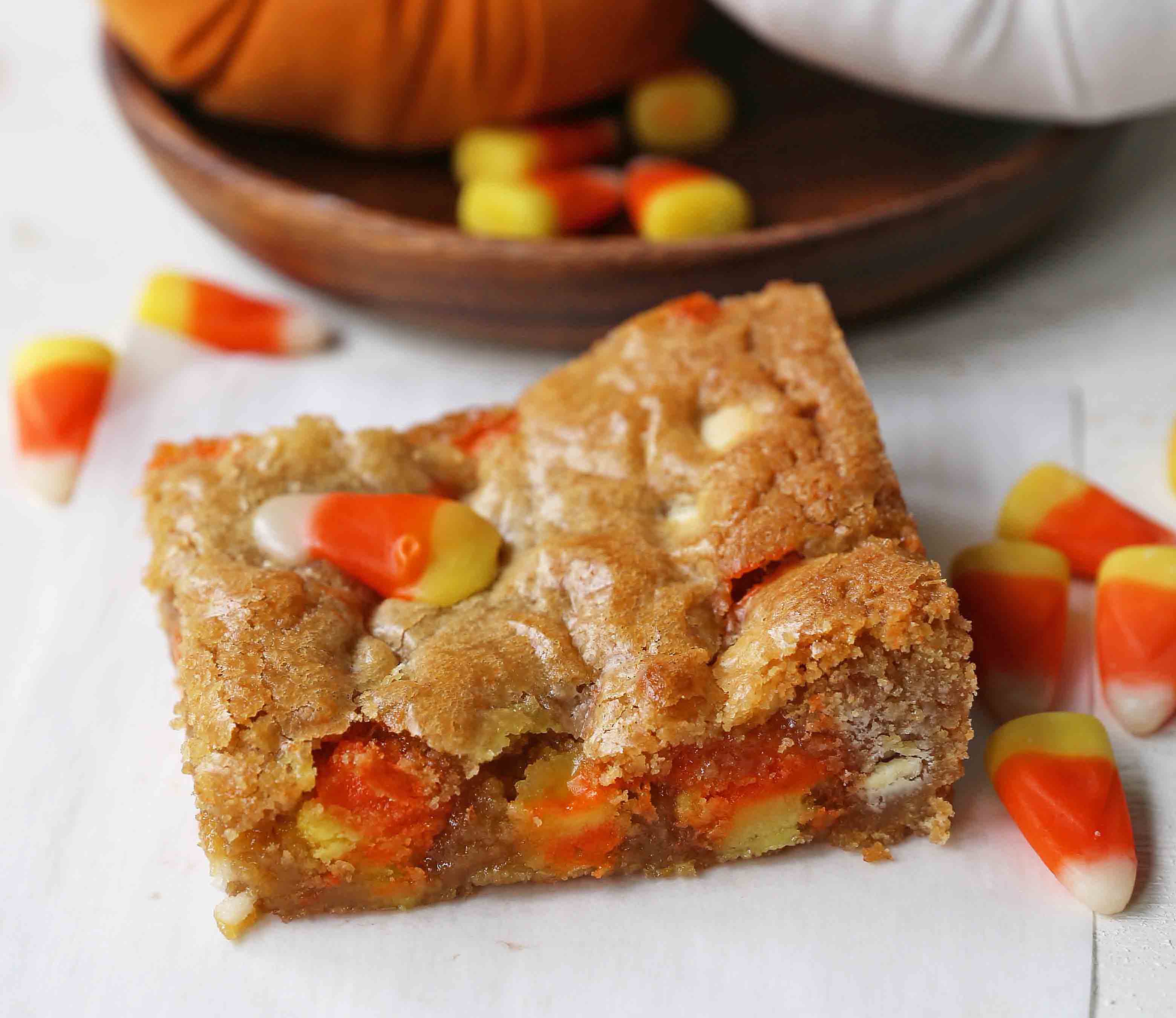 Candy Corn Blondies. Halloween Browned Butter Blondies with Candy Corn. A festive Halloween dessert bar. www.modernhoney.com #candycorns #candycorn #candycorndessert #candycornblondies #halloweenblondies #halloweendessert #halloweendesserts