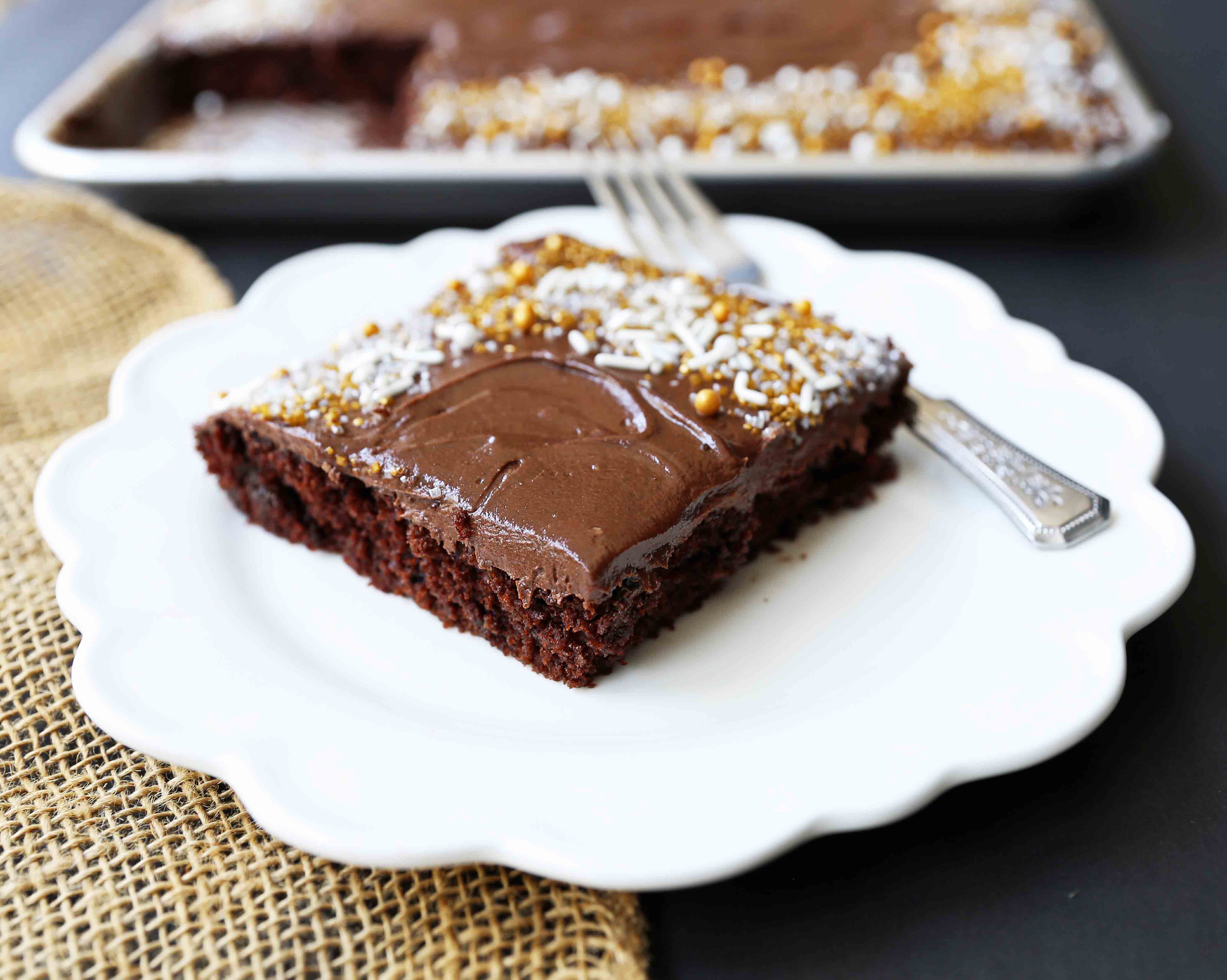 The Best Chocolate SHEET Cake with Milk Chocolate Frosting. Quick and easy homemade chocolate sheet cake recipe. www.modernhoney.com #chocolatesheetcake #sheetcake #chocolatesheetcakerecipe 