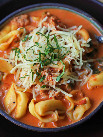 Creamy Sausage Tortellini Soup. A quick and easy 6-ingredient popular Creamy Sausage Tortellini Pasta Soup. A family favorite soup recipe! www.modernhoney.com #soup #souprecipe #sausagetortellinisoup #slowcooker #bestsoups