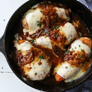 French Onion Chicken Skillet Chicken with Buttery Caramelized Onion Gravy and Melted Cheeses. A simple, flavorful, 30-minute meal! www.modernhoney.com #30minutemeal #dinnerrecipe #frenchonionchicken #cheesychicken #chickendinner