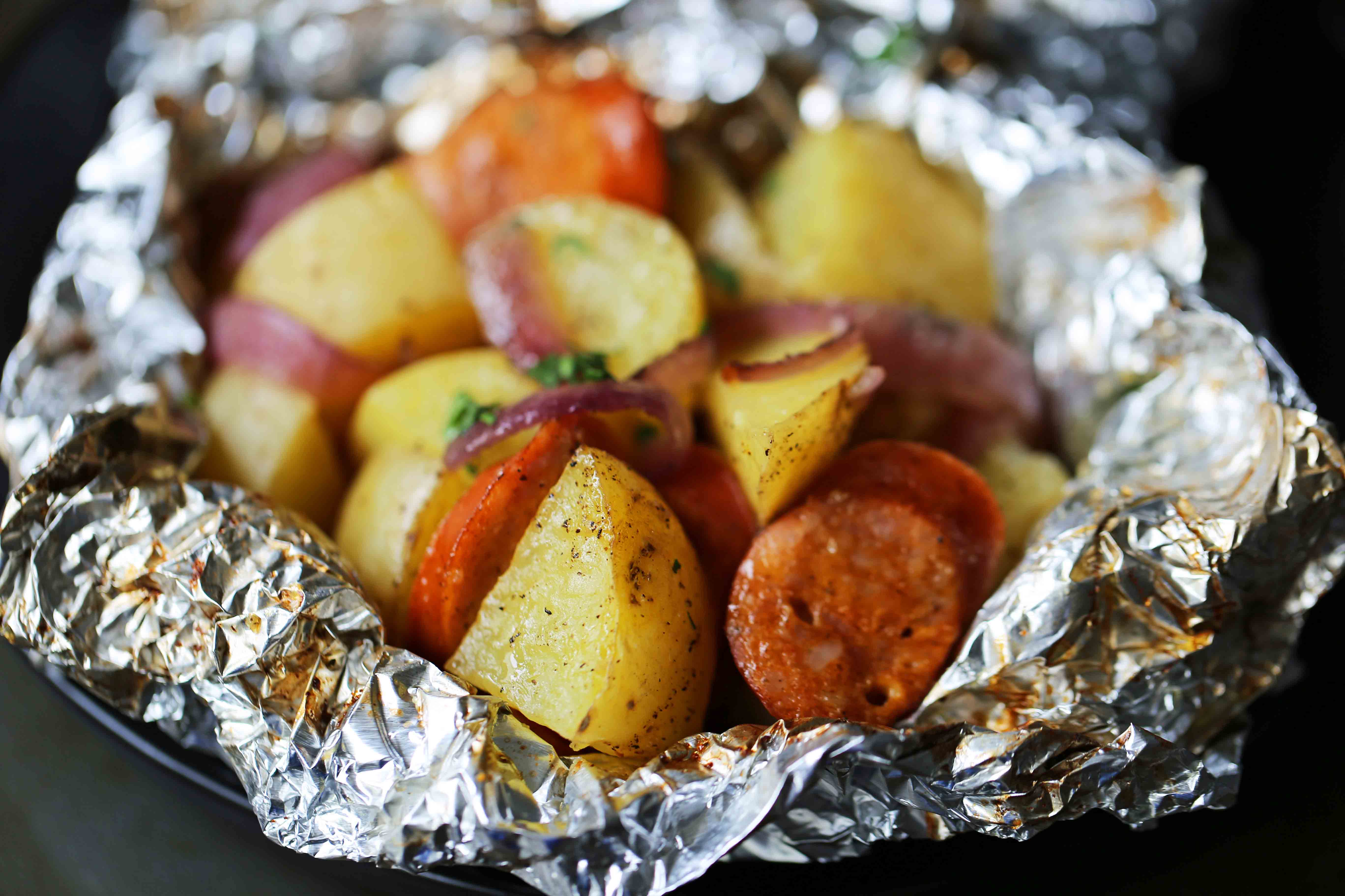 Sausage Potato Foil Packets The modern tin-foil dinner with hardwood smoked sausage and creamy gold potatoes. An easy and flavor-packed dinner. Foil packets cooked in the oven. #tinfoildinners #foilpackets #sausagepotatoes #sausagepotatofoilpackets #ovenfoilpackets