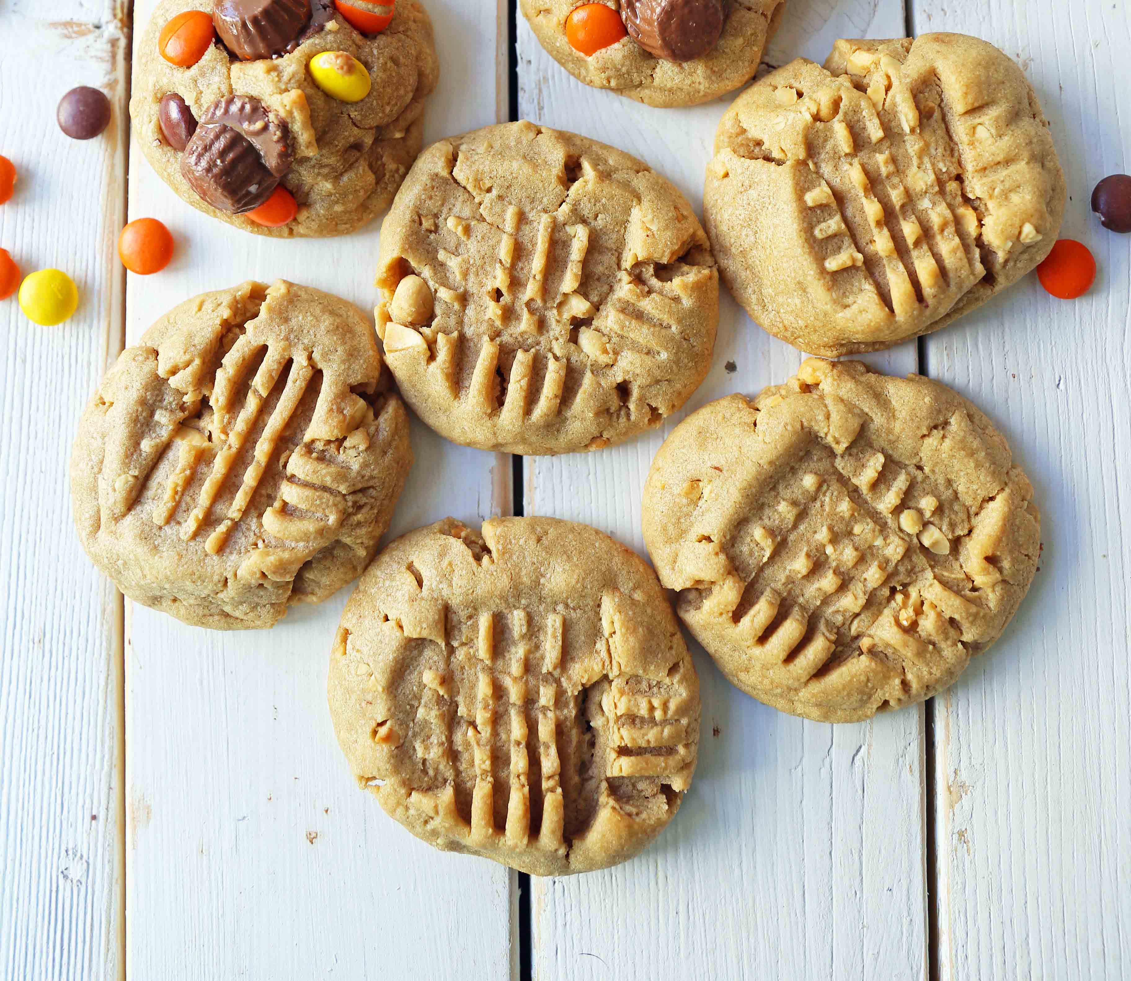 Soft Chewy Peanut Butter Cookies. How to make the perfect peanut butter cookie. www.modernhoney.com #peanutbutter #peanutbuttercookies #softpeanutbuttercookies #chewypeanutbuttercookies 