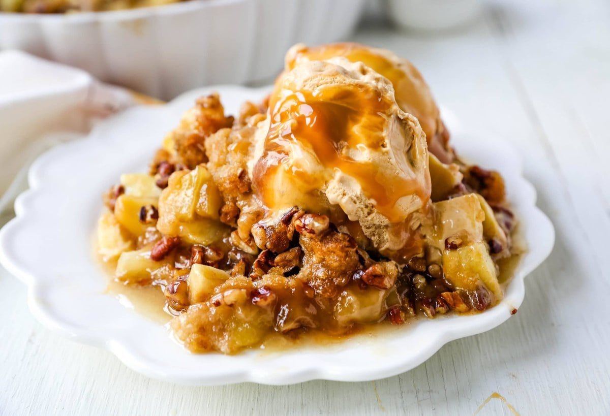 Apple Crisp. A classic Fall dessert made with sweet and tart apples and a homemade buttery brown sugar topping. This Apple Crisp recipe is made with freshly chopped sweetened apples with a handcrafted brown sugar crumble. It is a warm comforting dessert topped with vanilla bean ice cream and salted caramel. www.modernhoney.com #applecrisp #appledesserts #appledessert #dessert