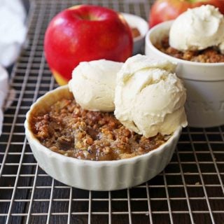Apple Crisp dessert made with fresh apples with a homemade buttery brown sugar pecan topping. The BEST Apple Crisp Recipe and the perfect Fall dessert. www.modernhoney.com #applecrisp #appledessert #falldessert #apple