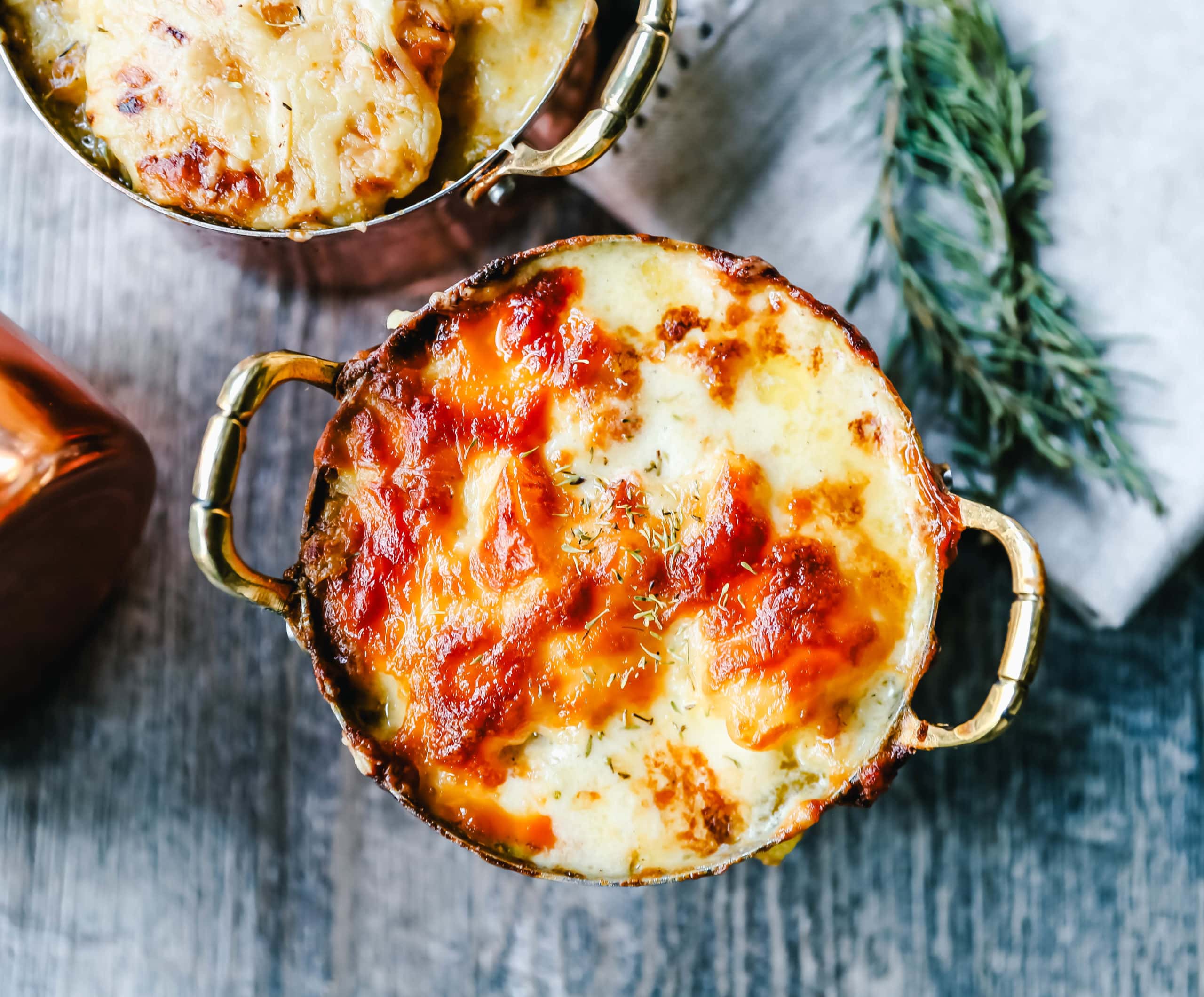 Cheesy Potatoes Au Gratin Homemade cheesy scalloped potatoes with a rich cream sauce and melted cheddar cheese. The perfect potato side dish recipe! www.modernhoney.com #scallopedpotatoes #augratinpotatoes #cheesypotatoes #potatoesaugratin