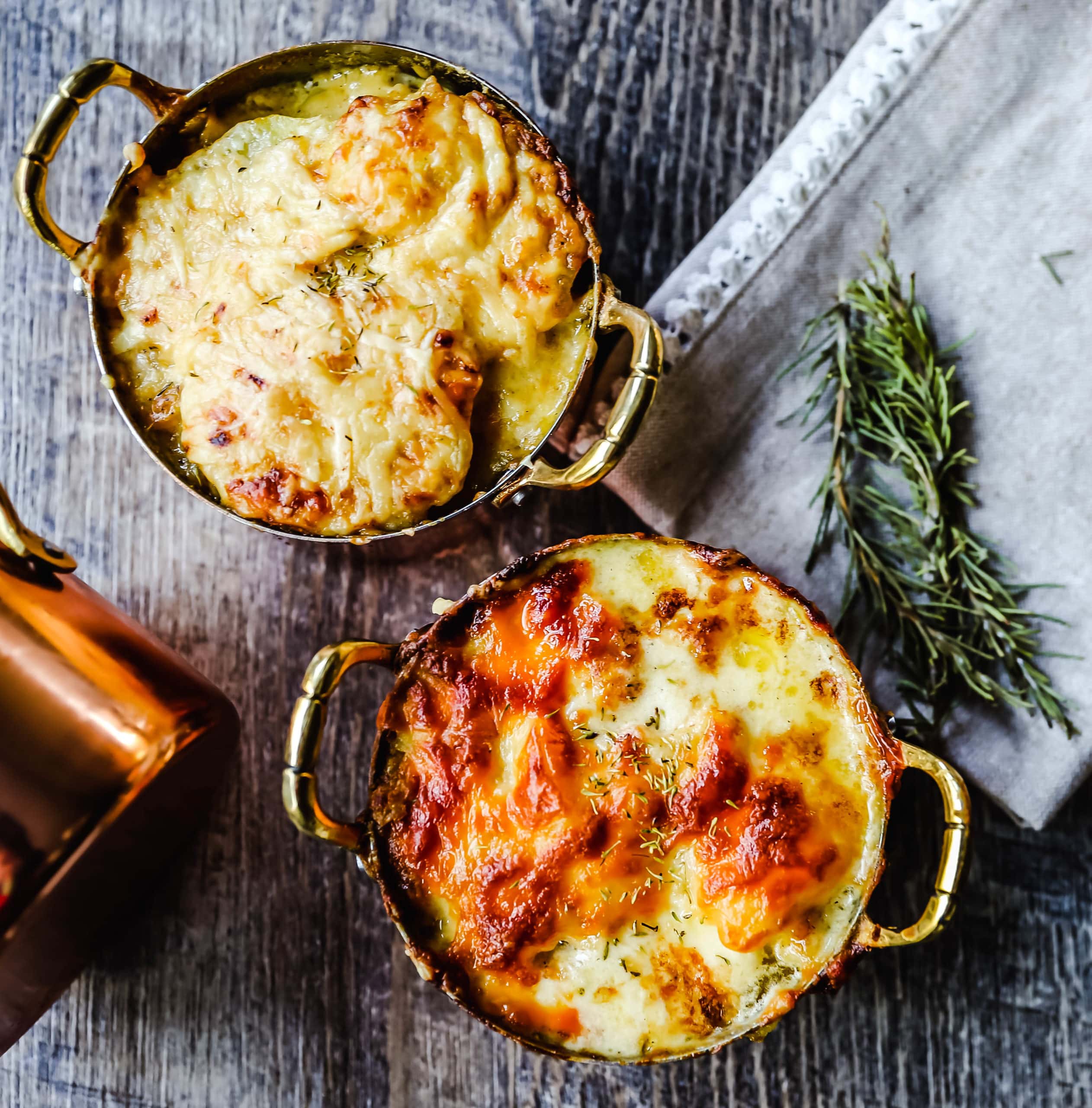 https://www.modernhoney.com/wp-content/uploads/2018/11/Au-Gratin-Scalloped-Potatoes-9-scaled.jpg