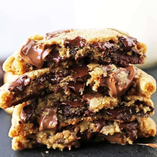 Brown Butter Chocolate Chip Cookies. How to make the best chocolate chip cookies. www.modernhoney.com #chocolatechipcookies #brownbuttercookies #chocolatechipcookie #cookies #cookie